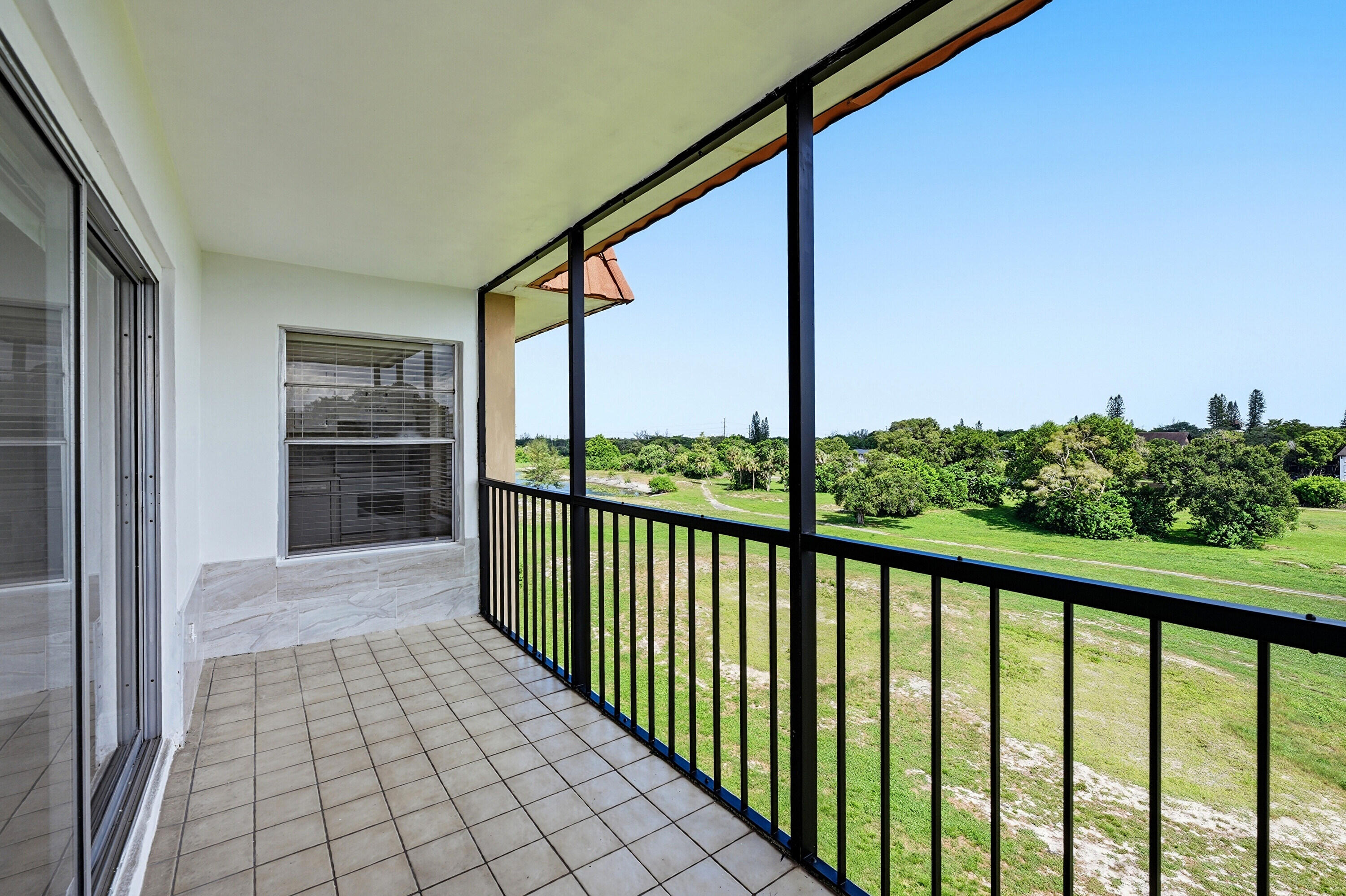MANORS OF INVERRARY I-4 - Residential Lease