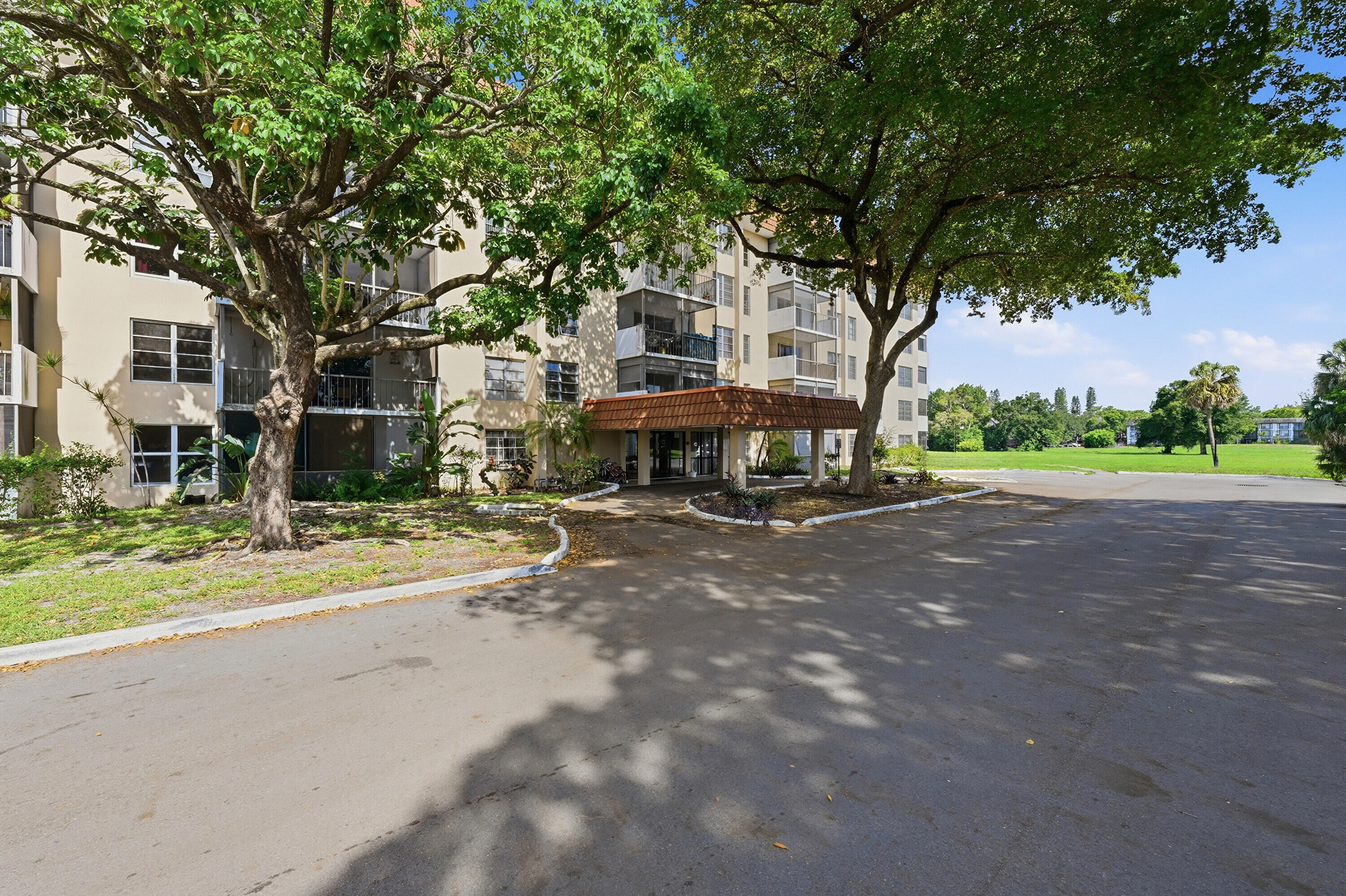 MANORS OF INVERRARY I-4 - Residential Lease