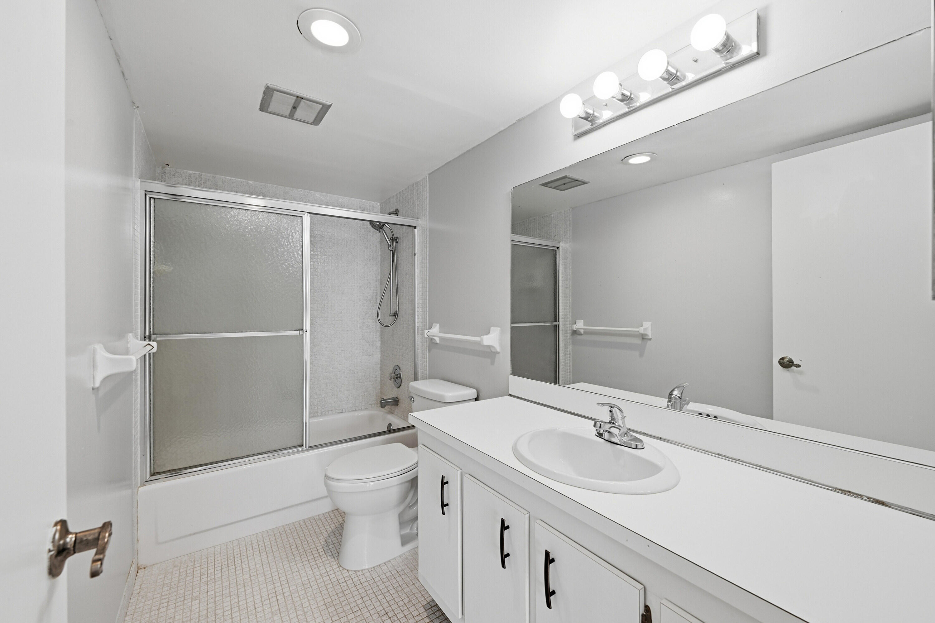 MANORS OF INVERRARY I-4 - Residential Lease