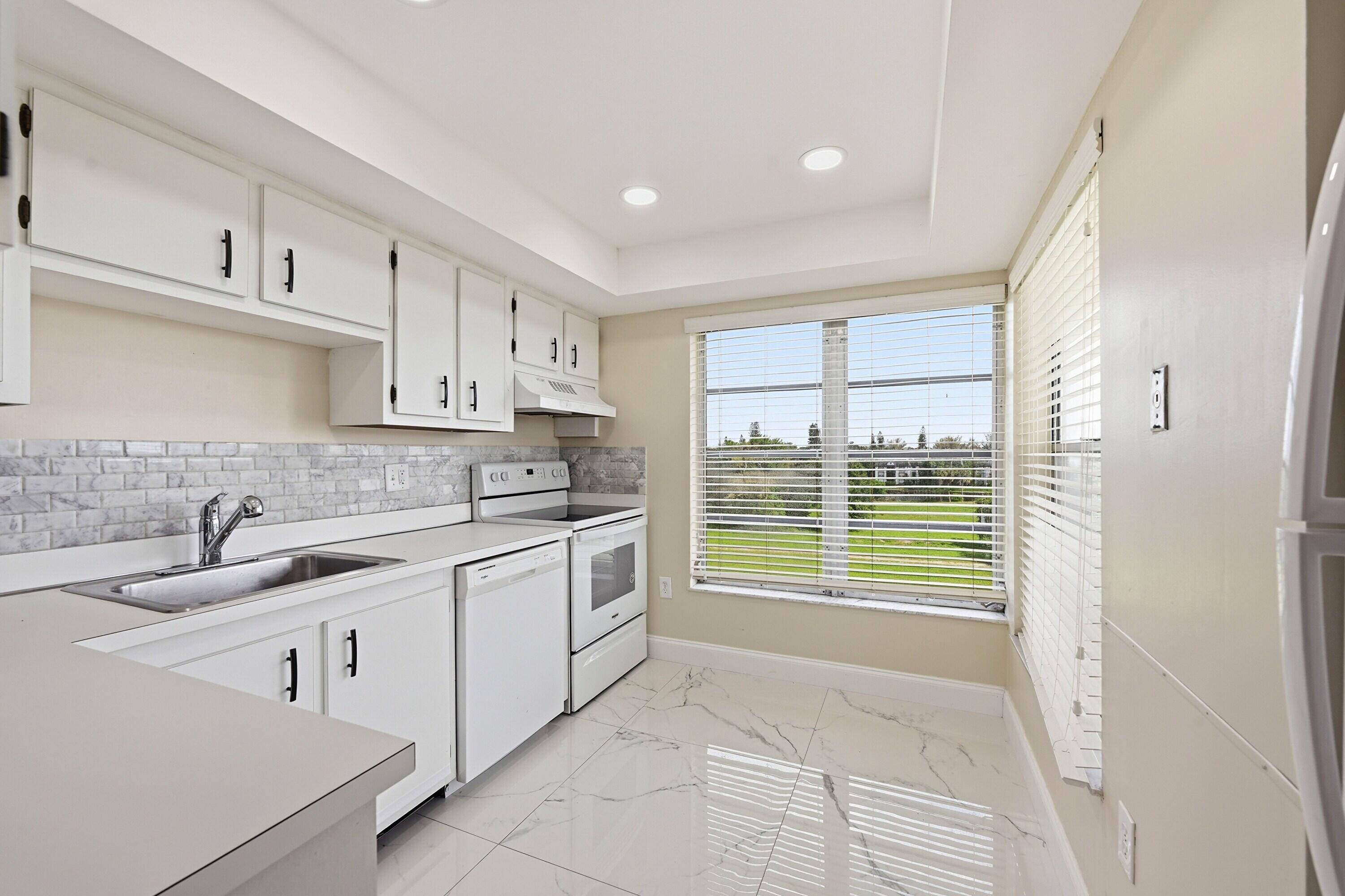 MANORS OF INVERRARY I-4 - Residential Lease