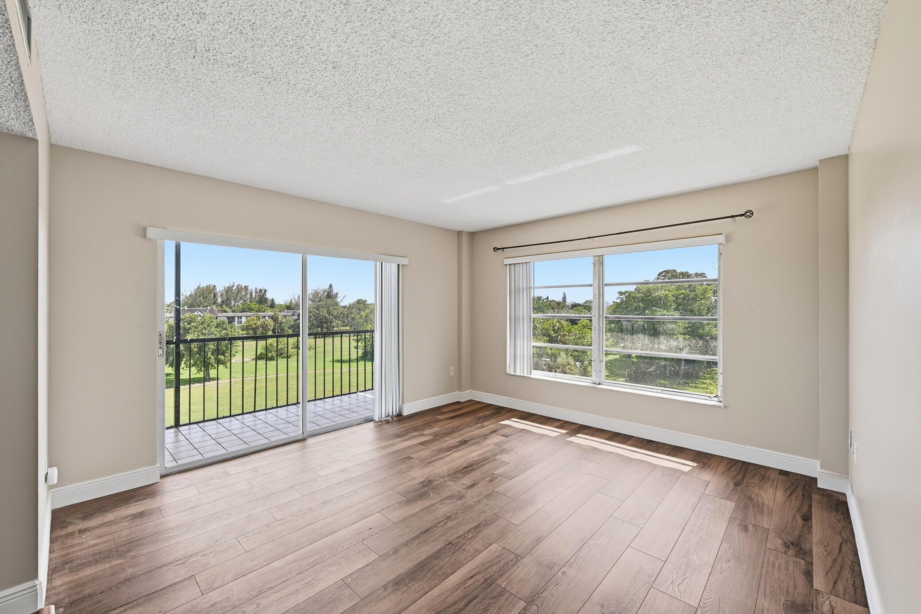 MANORS OF INVERRARY I-4 - Residential Lease