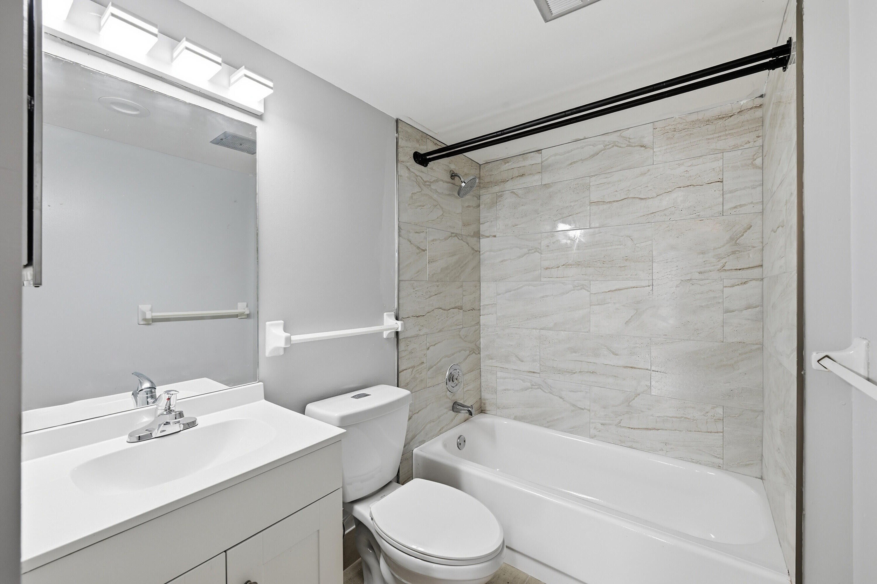 MANORS OF INVERRARY I-4 - Residential Lease