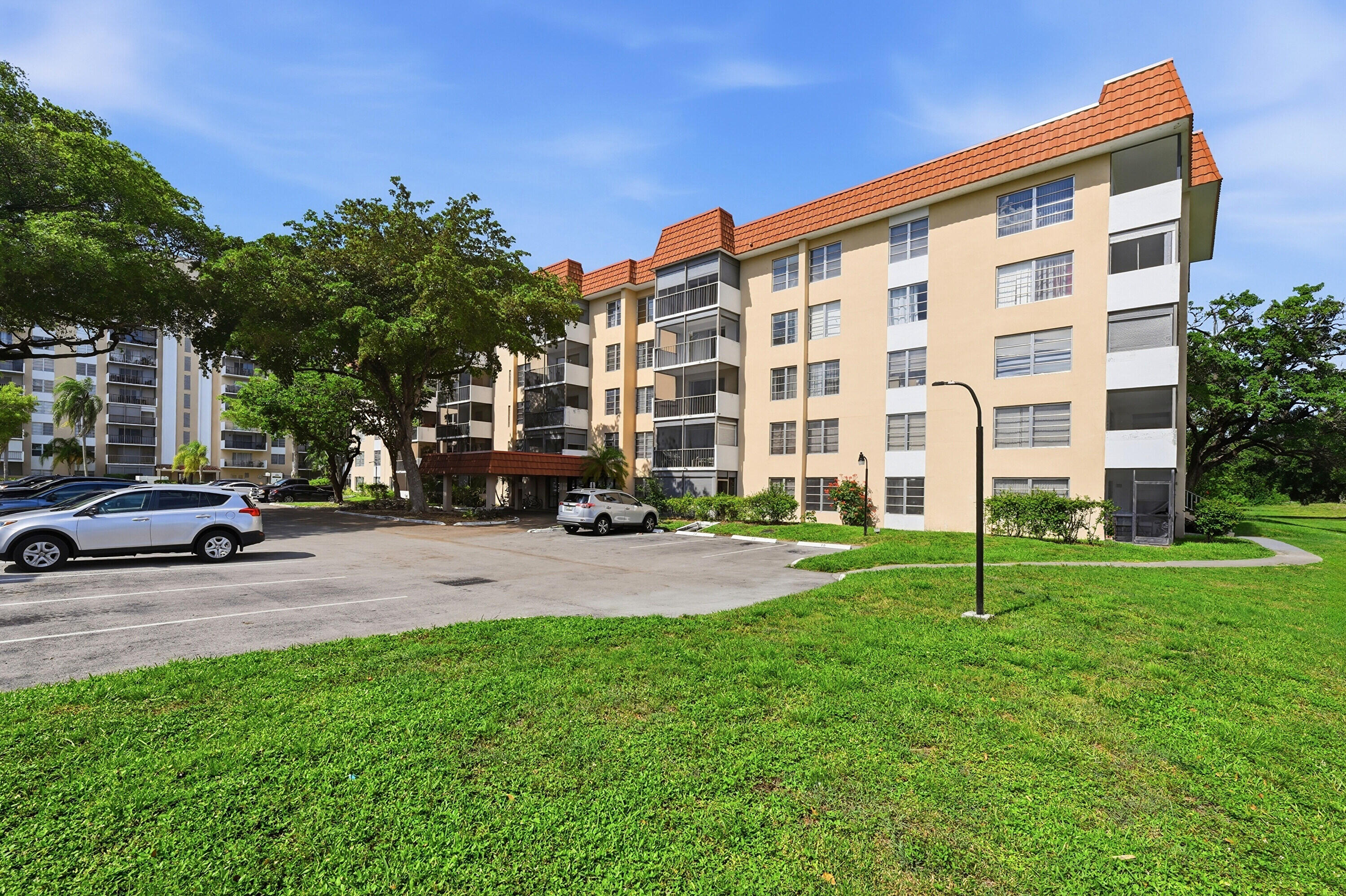 MANORS OF INVERRARY I-4 - Residential Lease