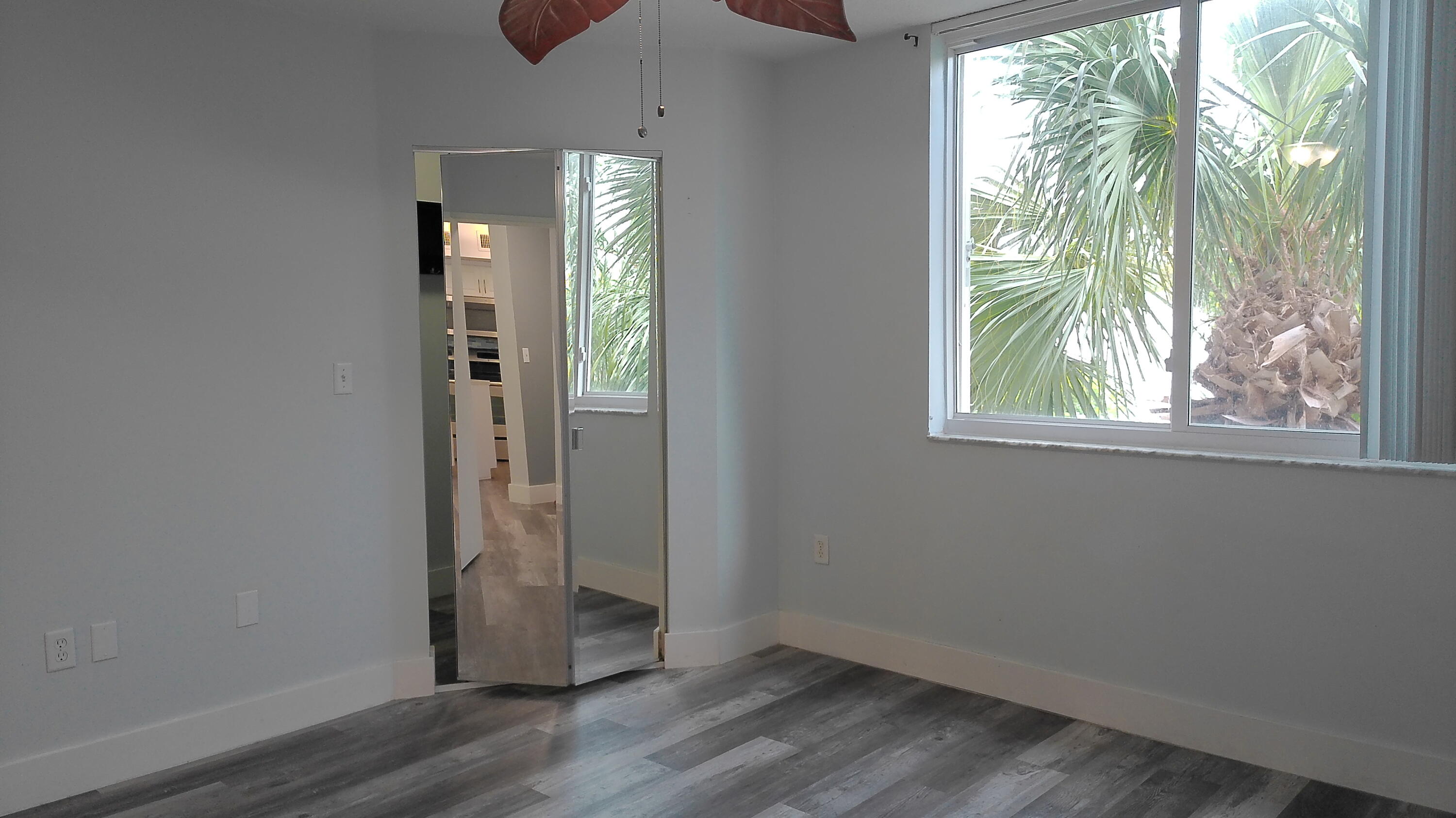 HYPOLUXOS MARINERS CAY CONDO - Residential
