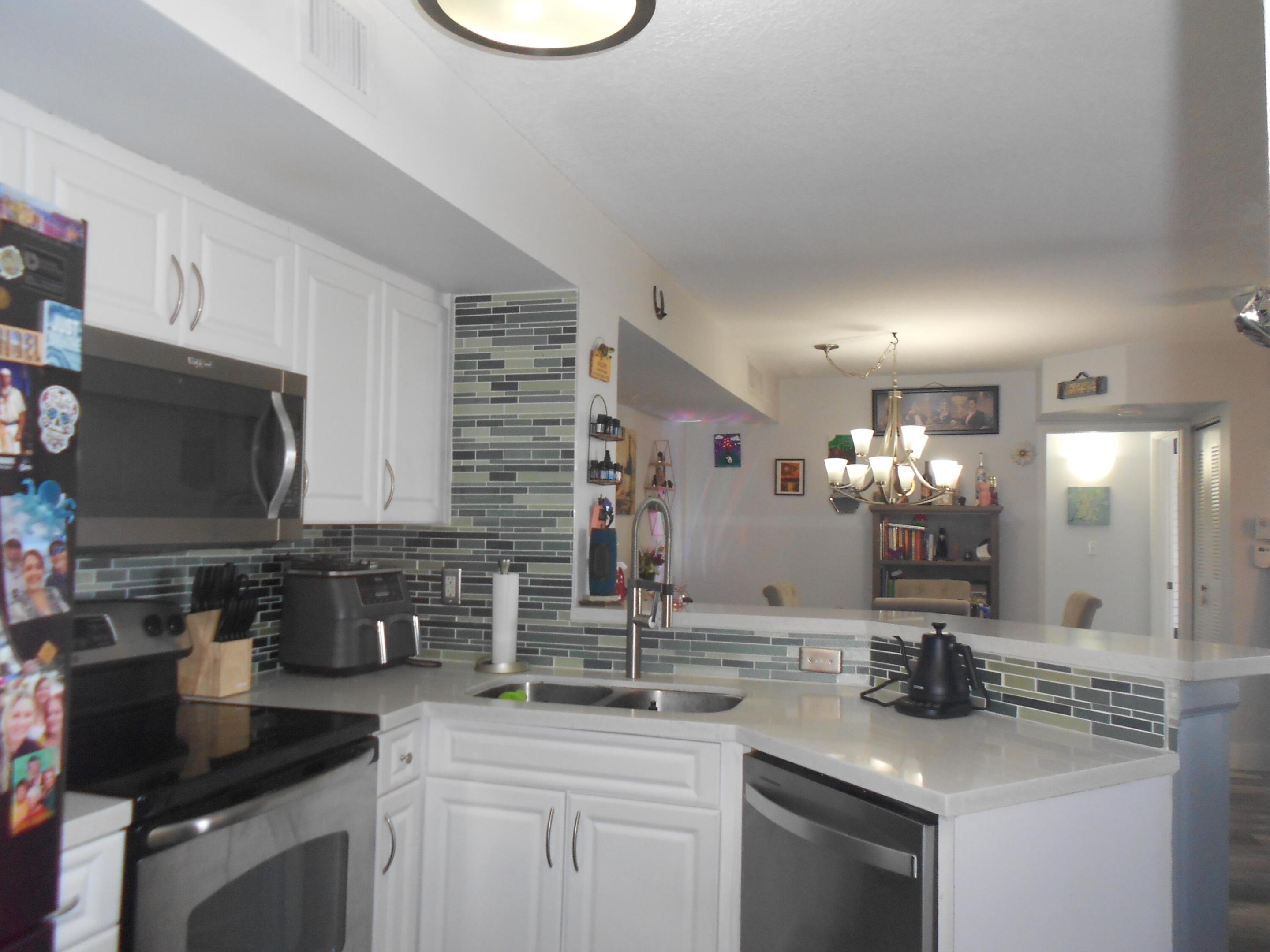 HYPOLUXOS MARINERS CAY CONDO - Residential