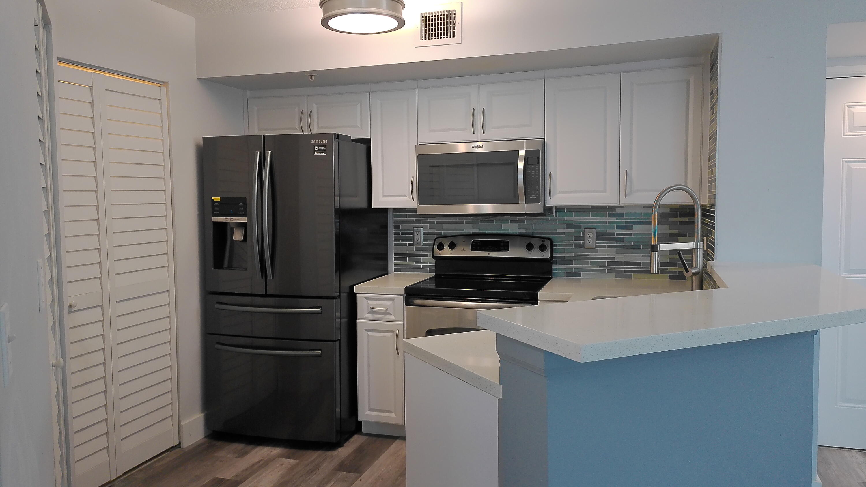 HYPOLUXOS MARINERS CAY CONDO - Residential