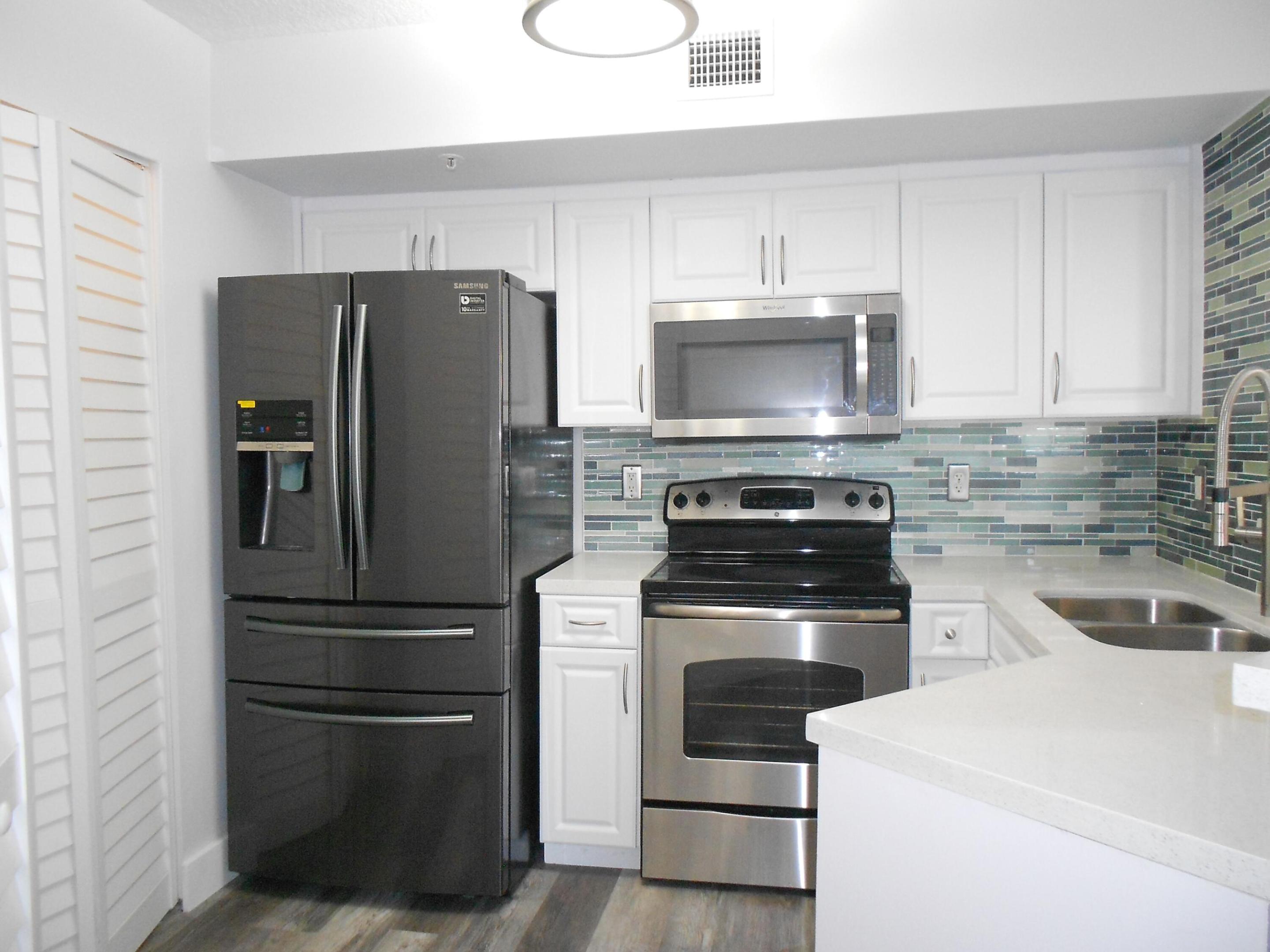 HYPOLUXOS MARINERS CAY CONDO - Residential
