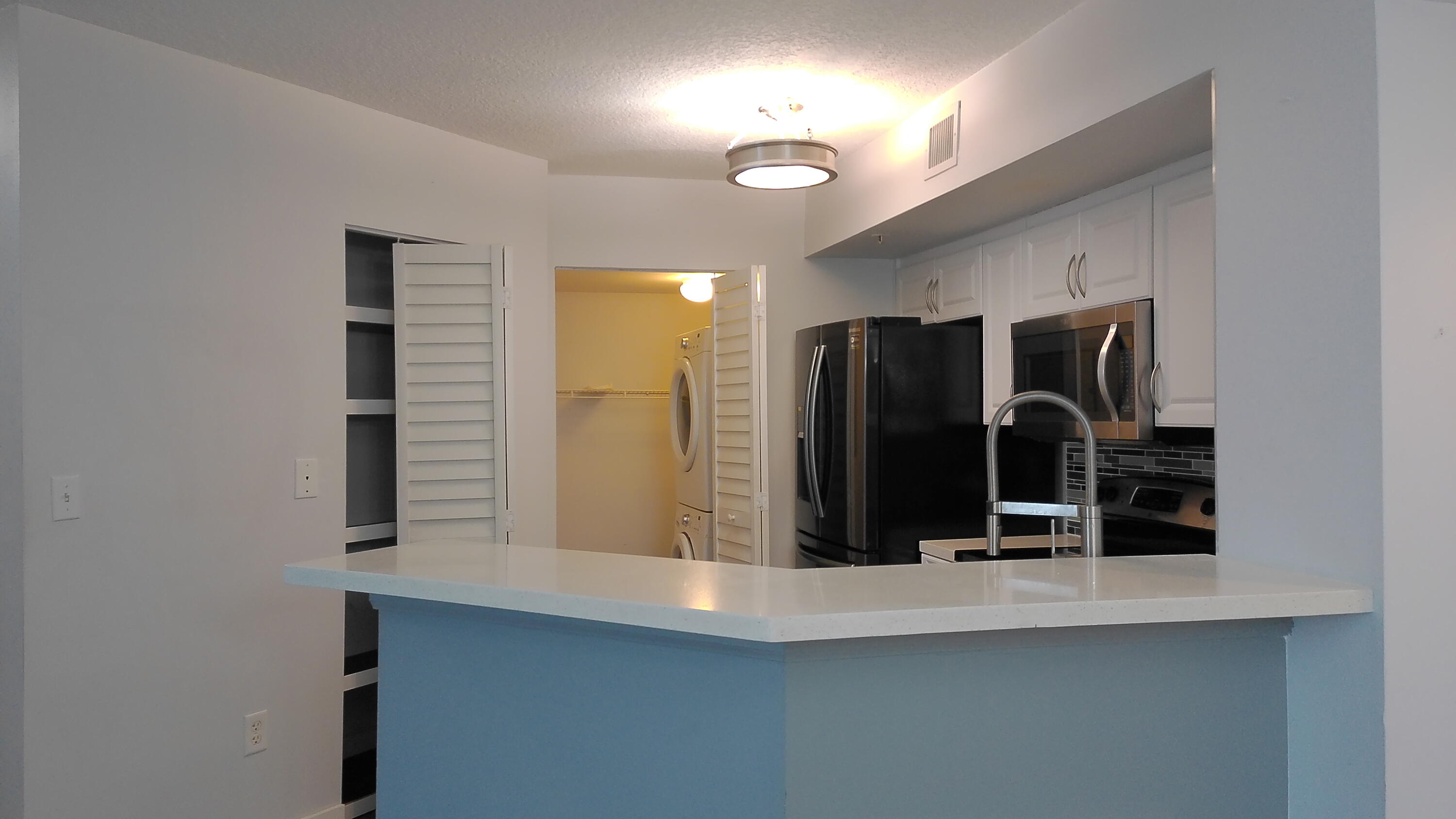 HYPOLUXOS MARINERS CAY CONDO - Residential