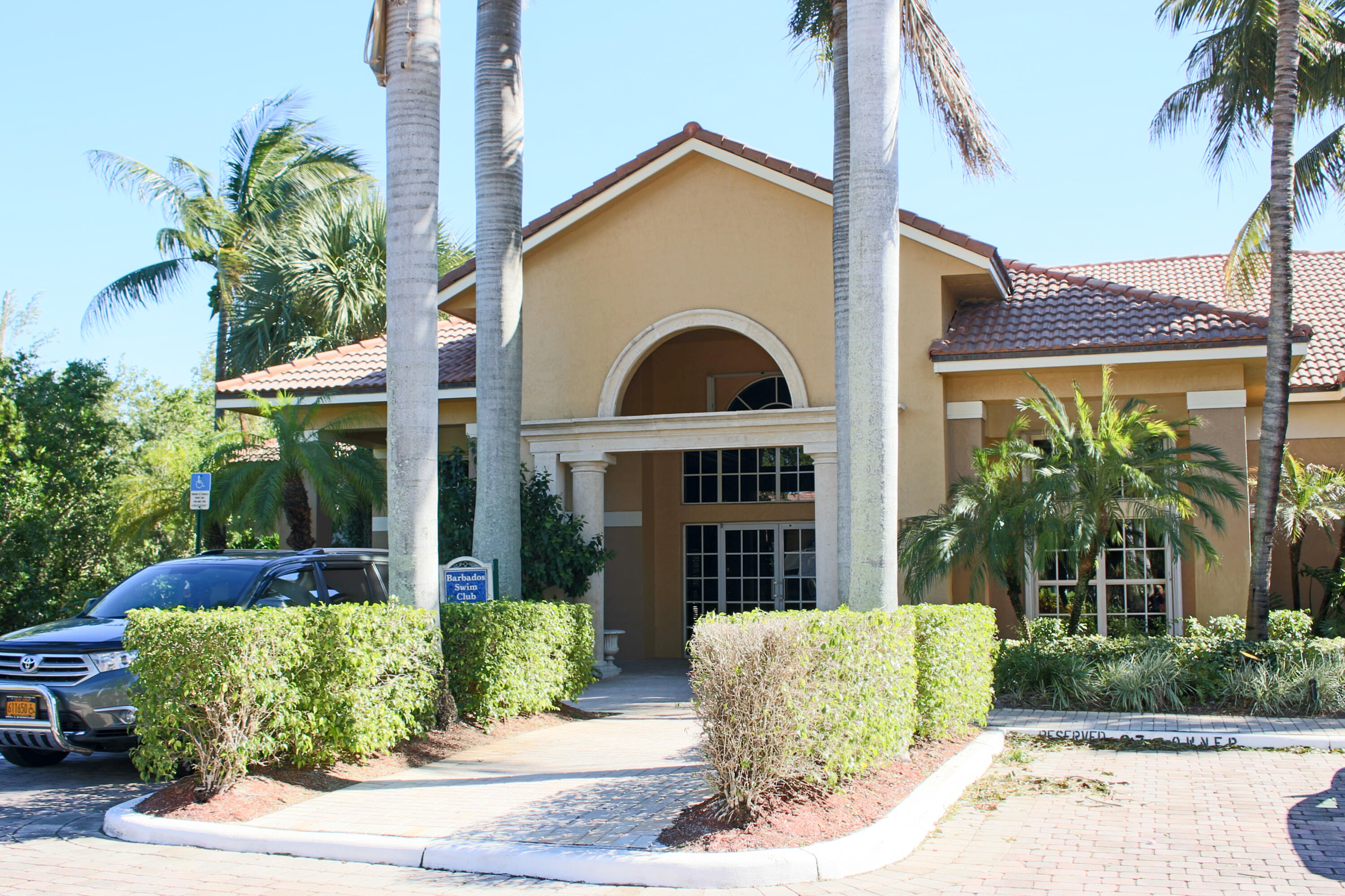 HYPOLUXOS MARINERS CAY CONDO - Residential