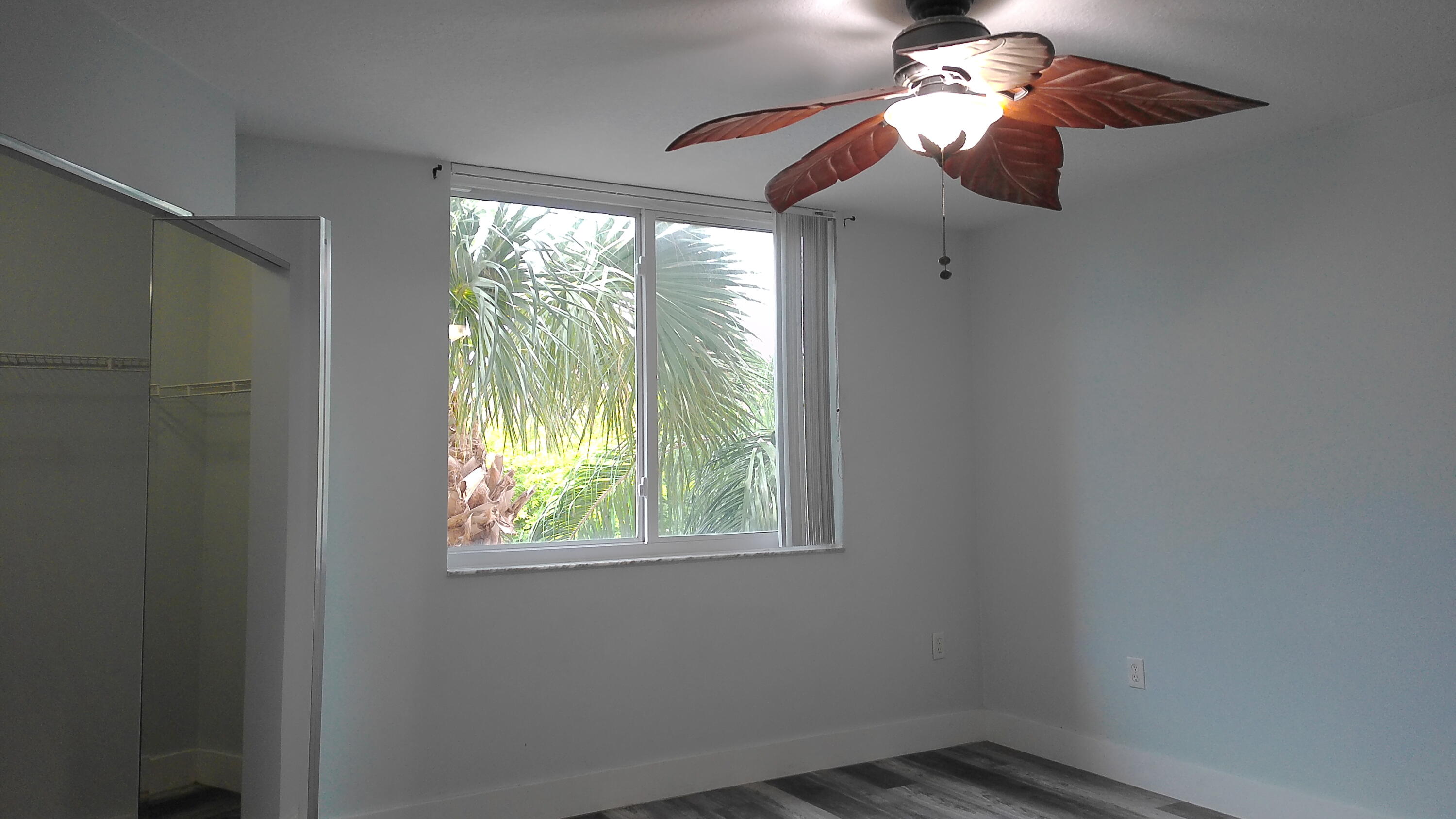 HYPOLUXOS MARINERS CAY CONDO - Residential