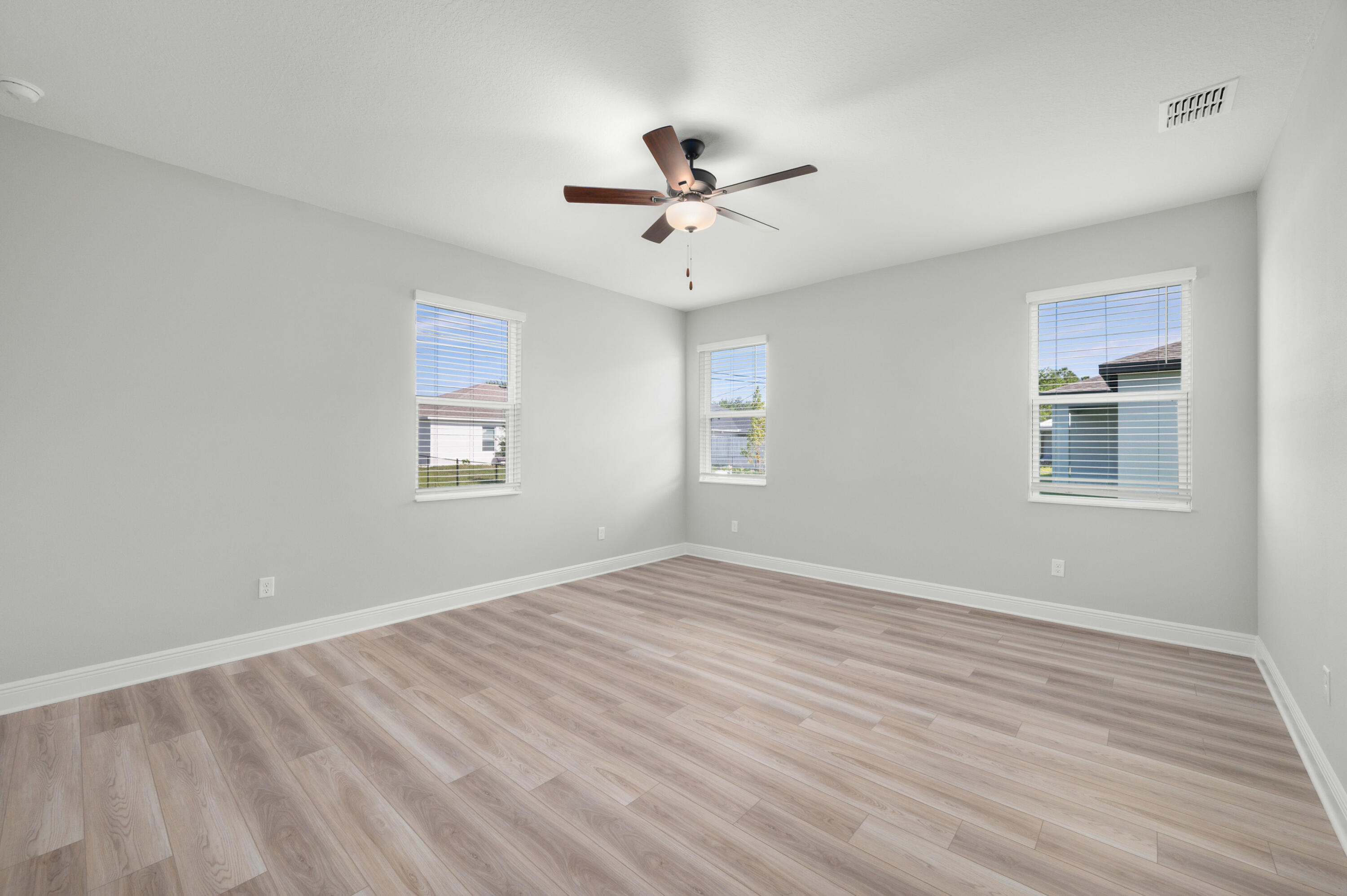 VERO LAKE ESTATES UNIT E - Residential