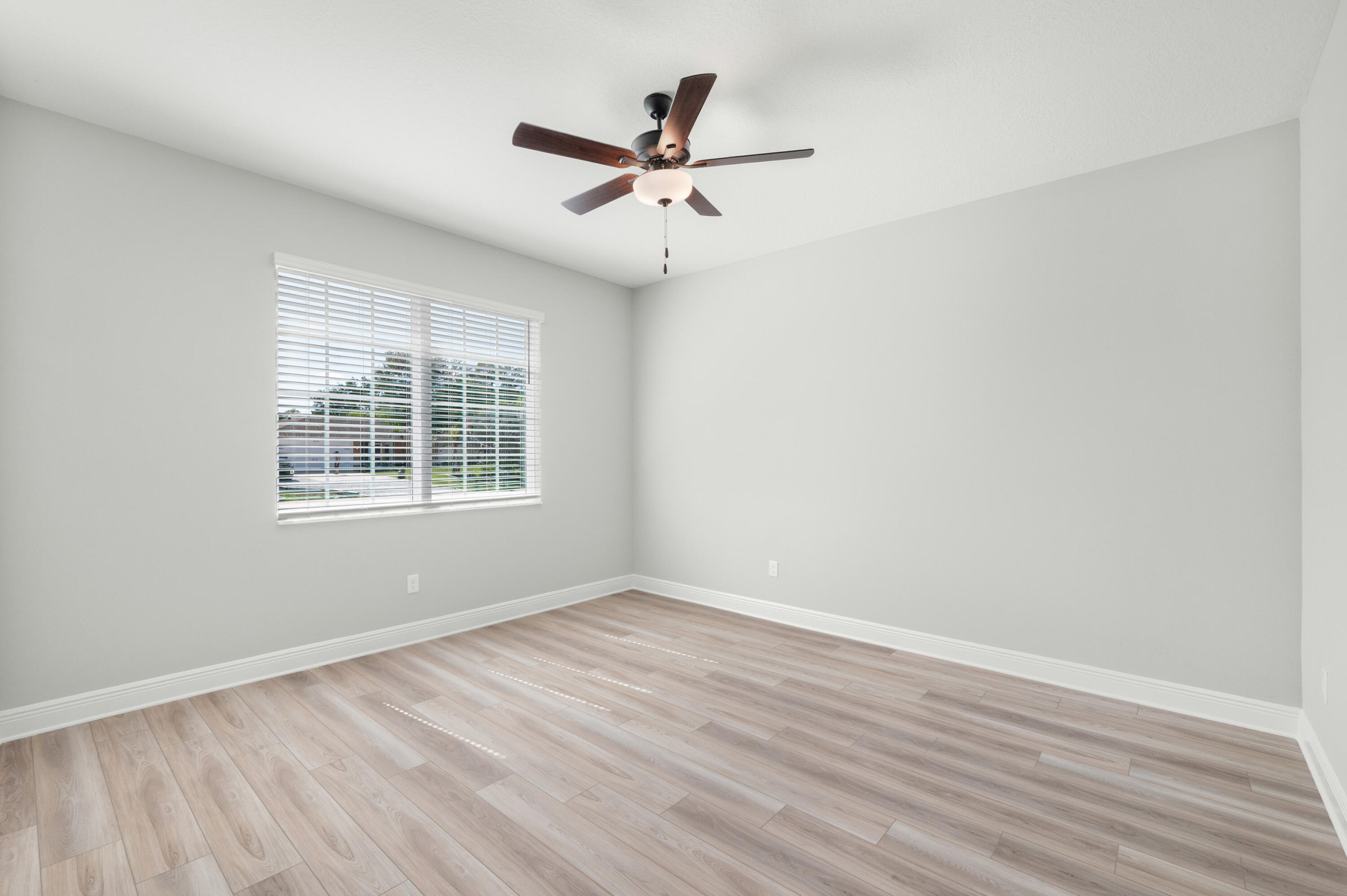 VERO LAKE ESTATES UNIT E - Residential