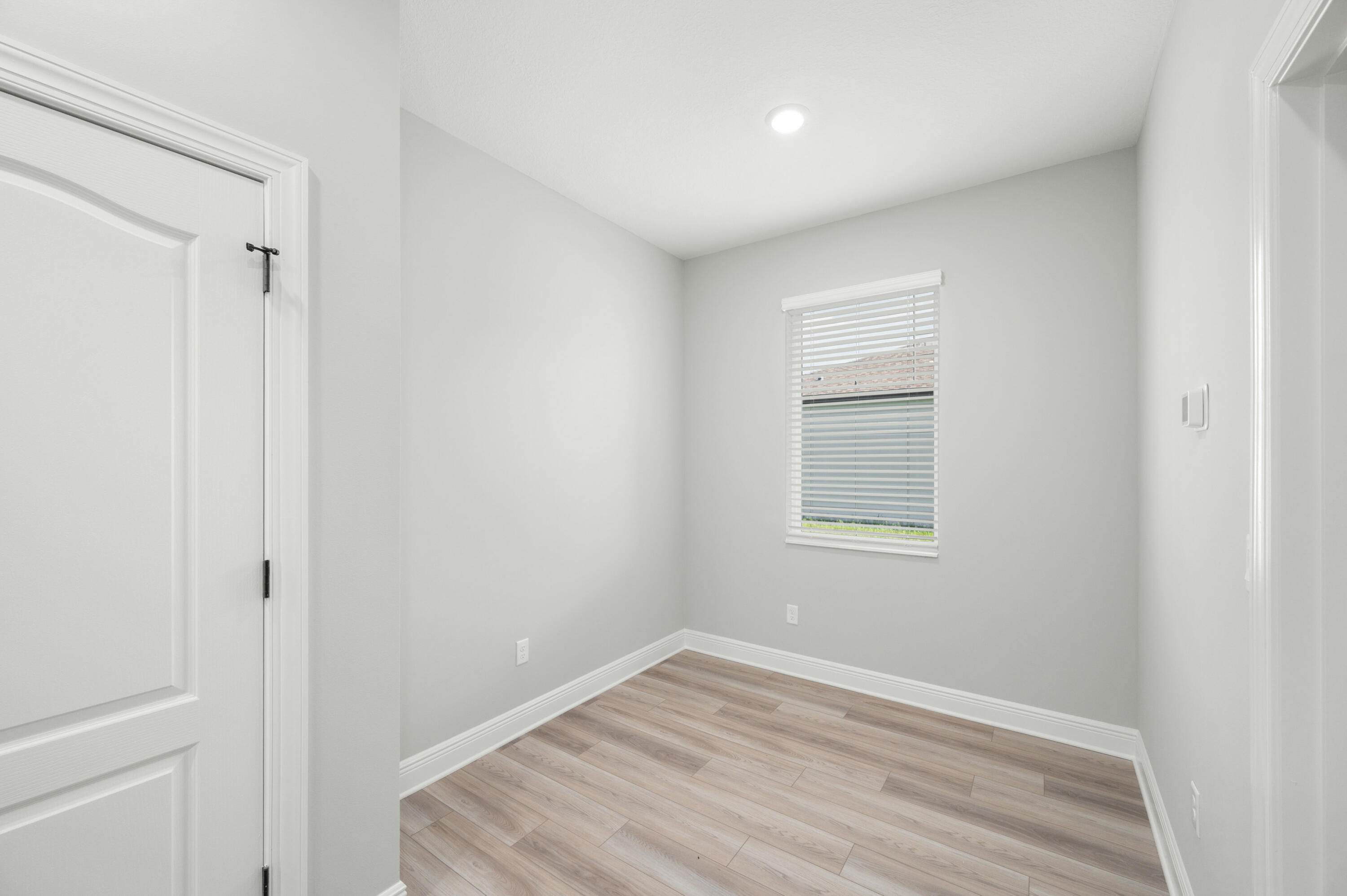 VERO LAKE ESTATES UNIT E - Residential