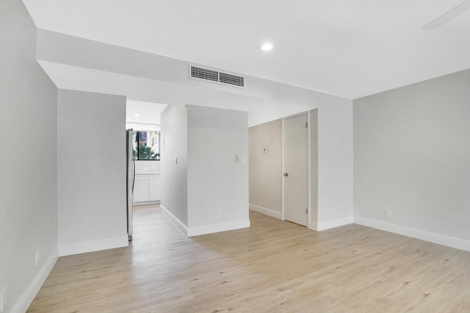 FOUNTAINS OF PALM BEACH CONDO 2 - Residential Lease