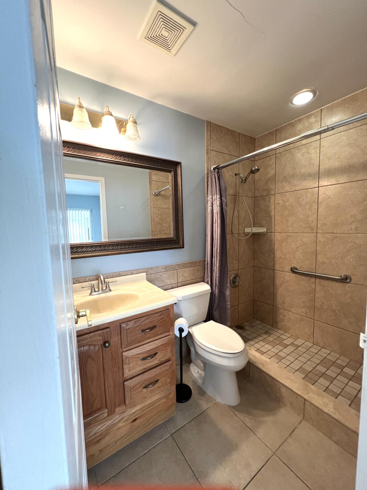 KINGS POINT SEVILLE CONDOS - Residential Lease