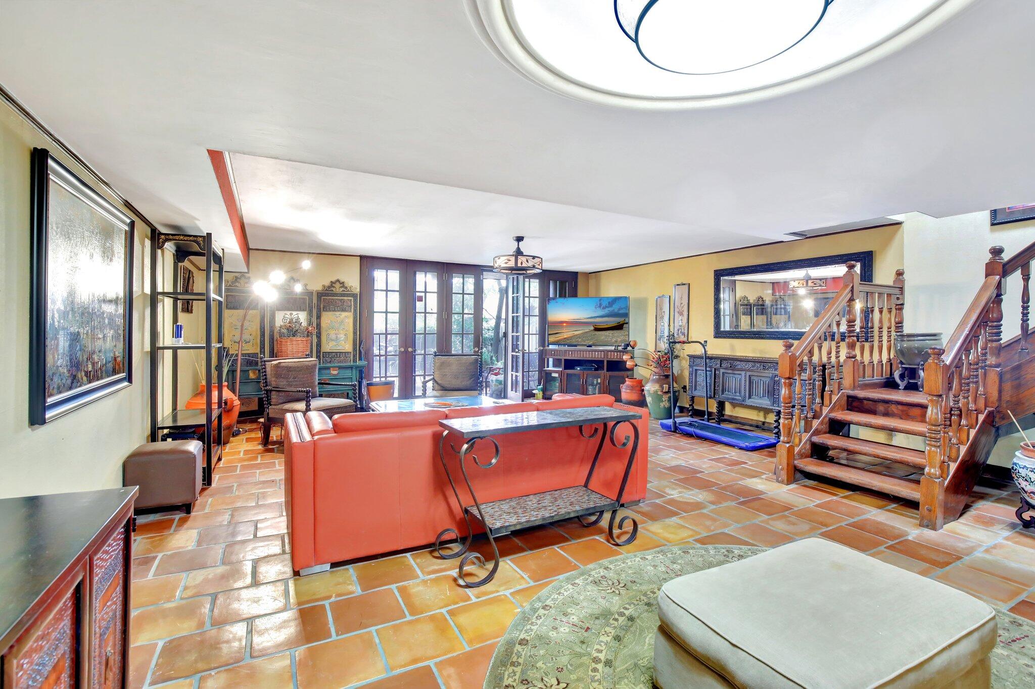 TOWNHOUSES OF THE CALIF CLUB - Residential