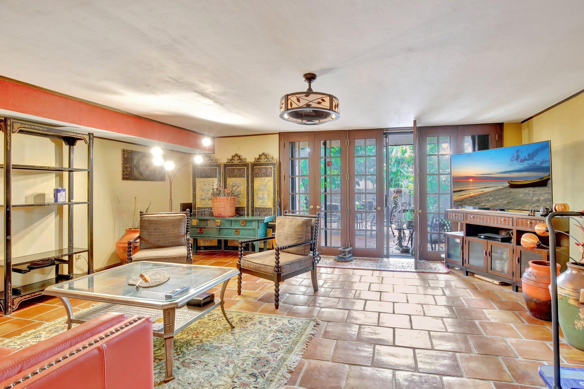 TOWNHOUSES OF THE CALIF CLUB - Residential