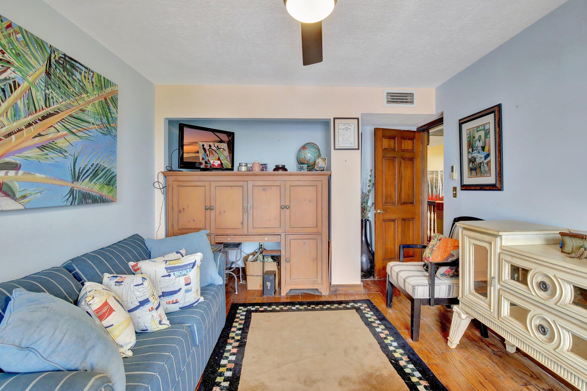 TOWNHOUSES OF THE CALIF CLUB - Residential