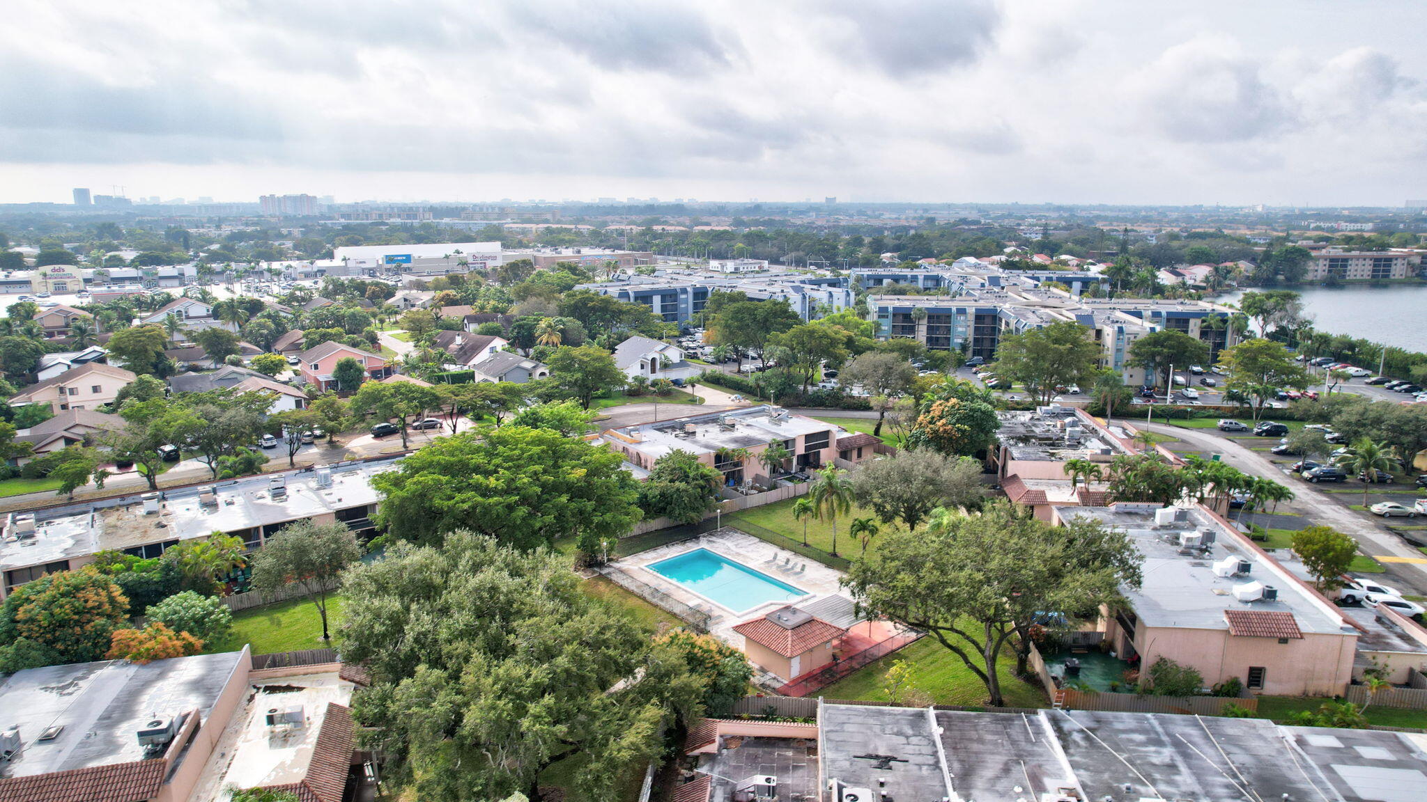 TOWNHOUSES OF THE CALIF CLUB - Residential
