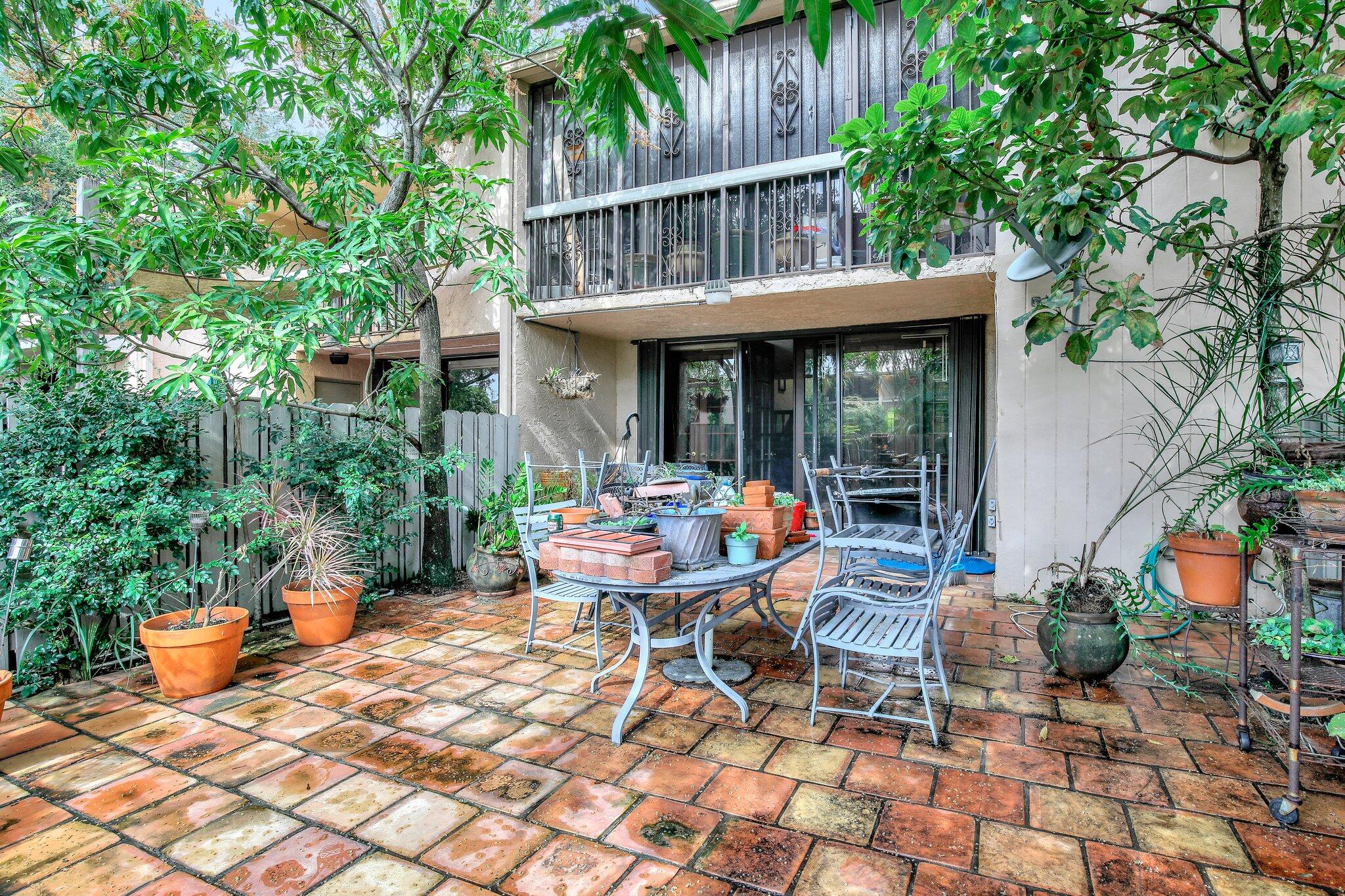 TOWNHOUSES OF THE CALIF CLUB - Residential
