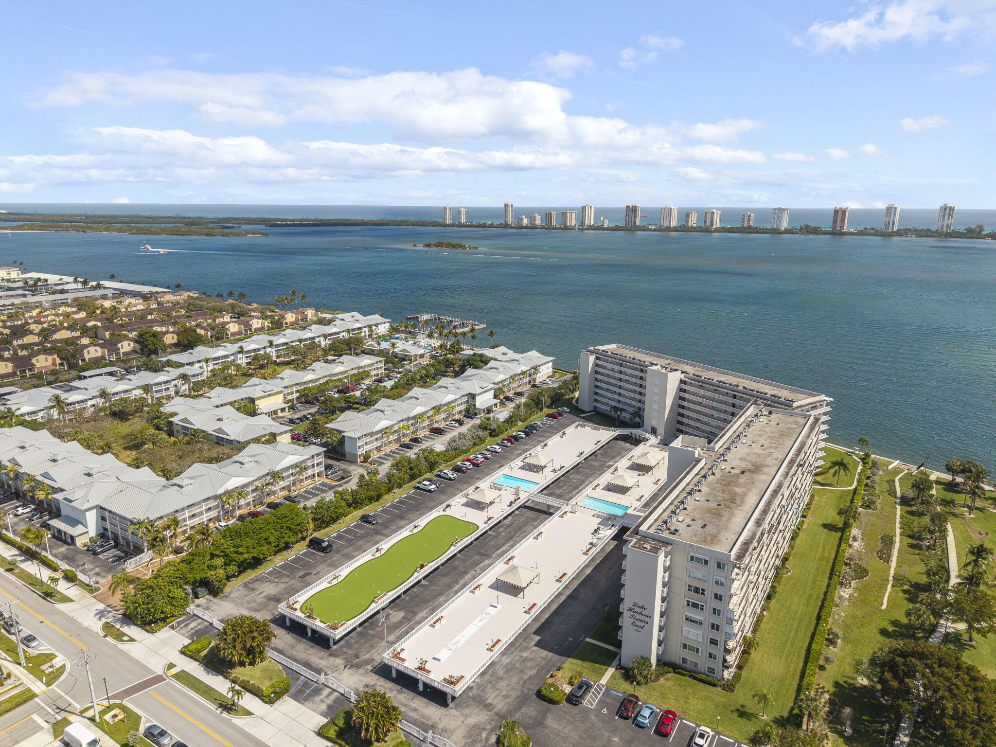 LAKE HARBOUR TOWERS EAST CONDO - Residential