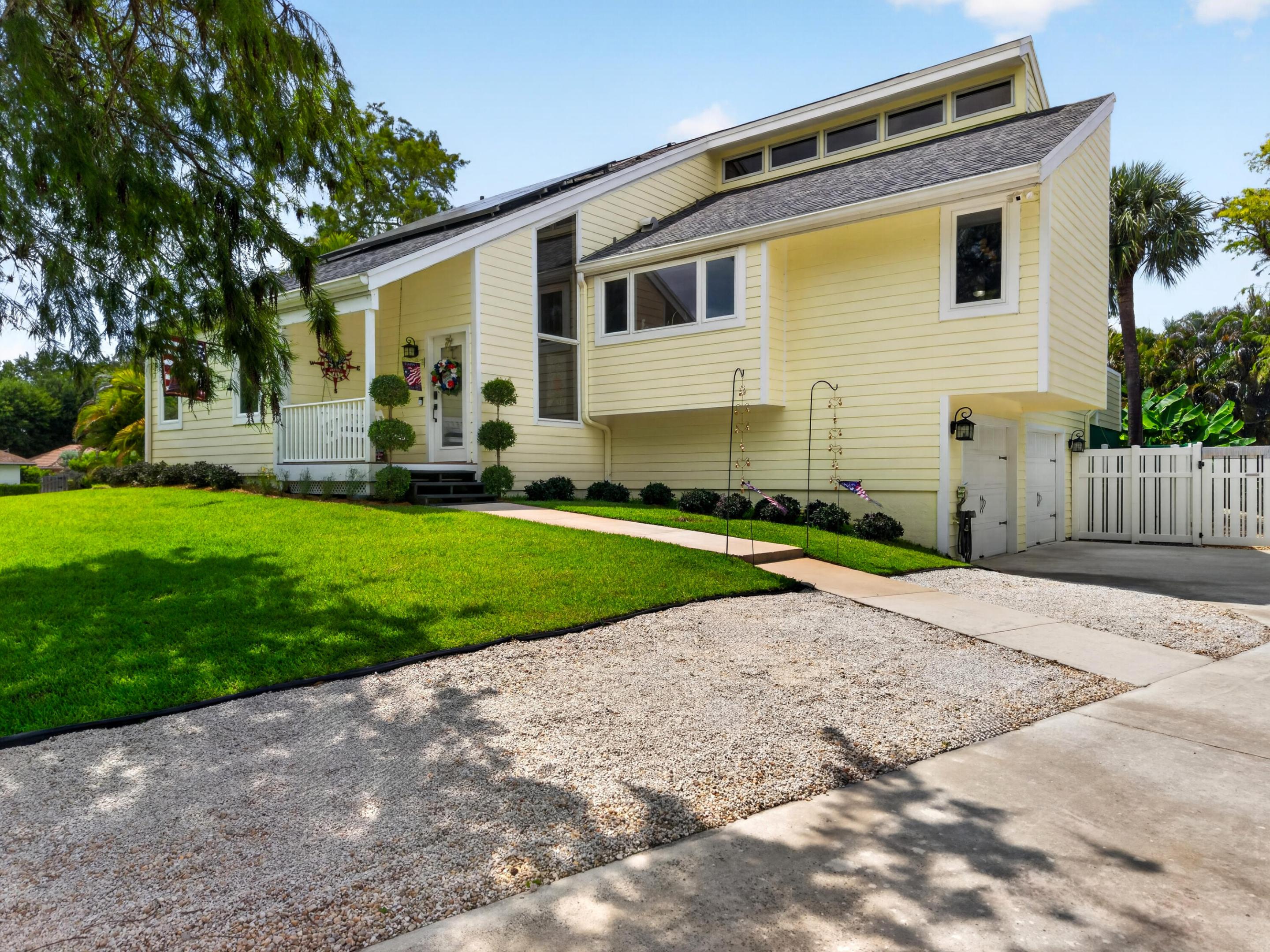 PINEWOOD GROVE OF WELLINGTON - Residential