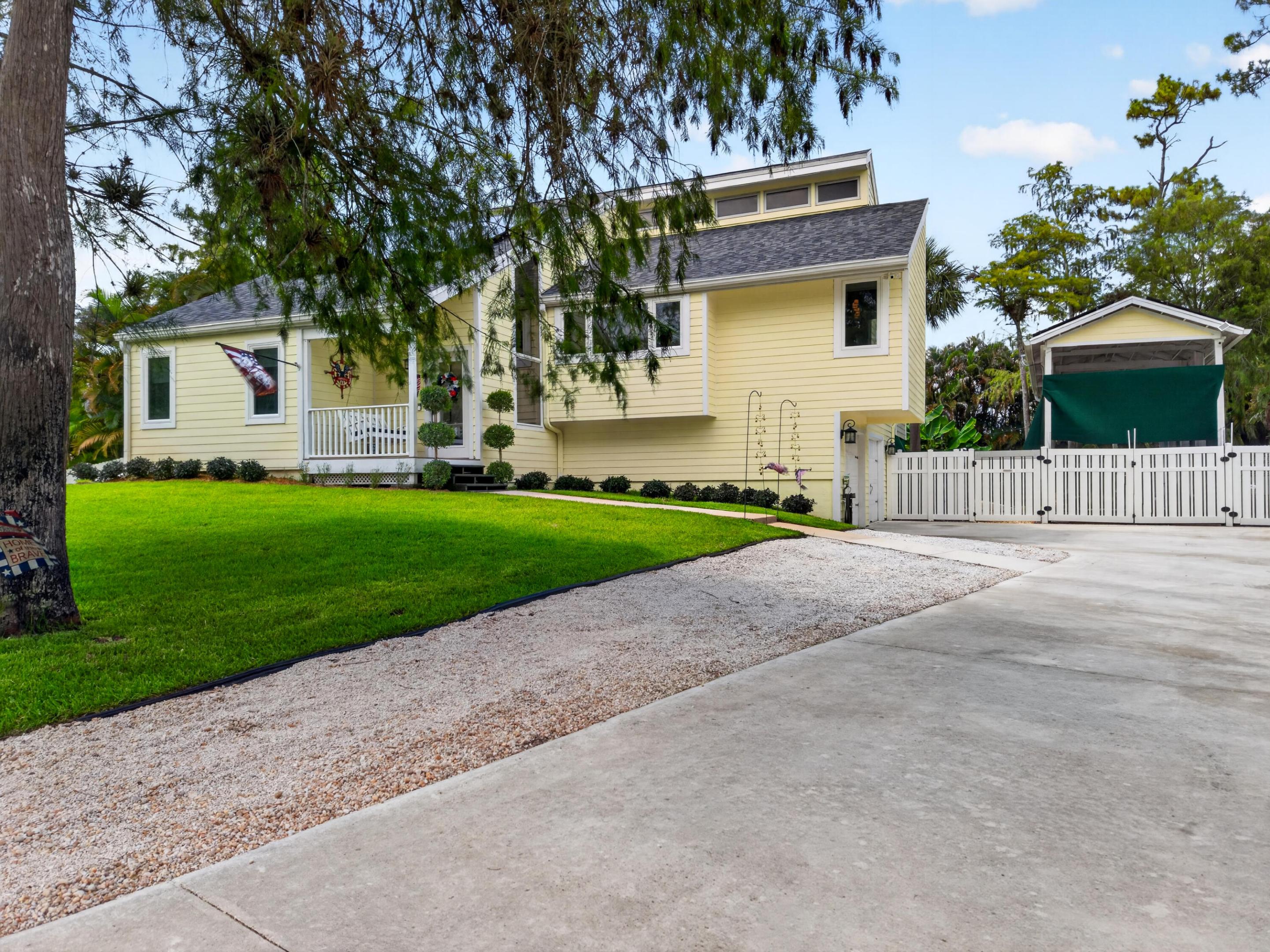 PINEWOOD GROVE OF WELLINGTON - Residential
