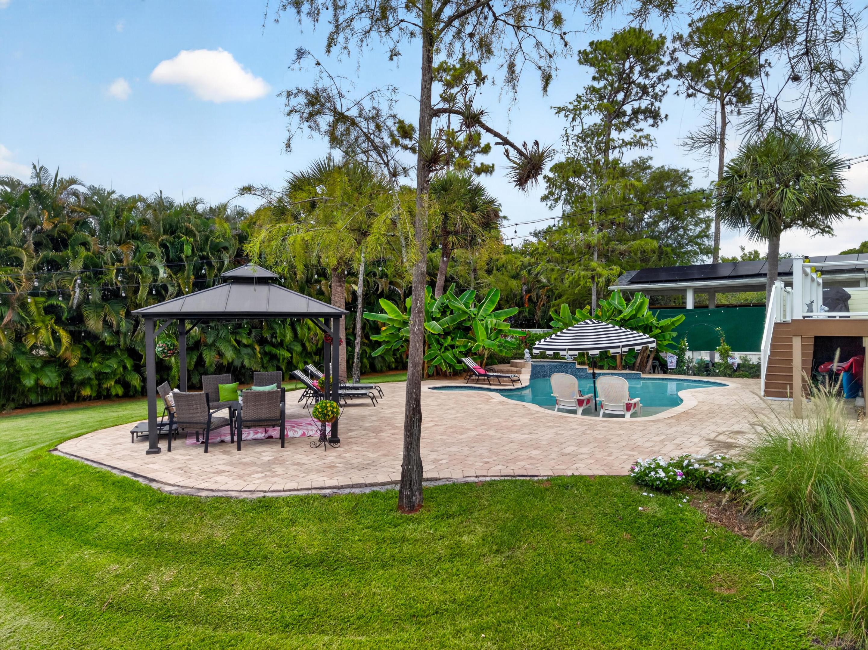 PINEWOOD GROVE OF WELLINGTON - Residential