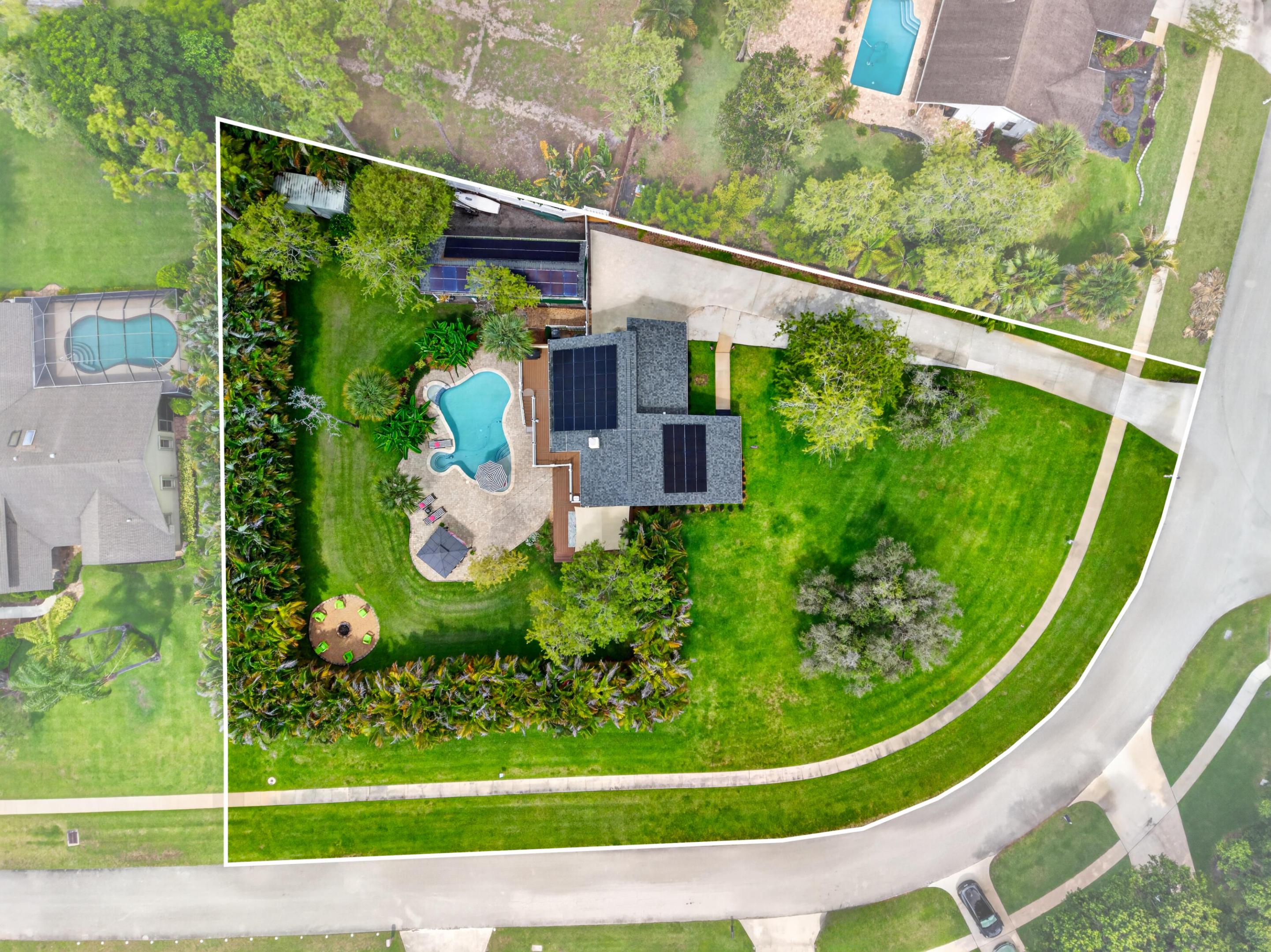 PINEWOOD GROVE OF WELLINGTON - Residential