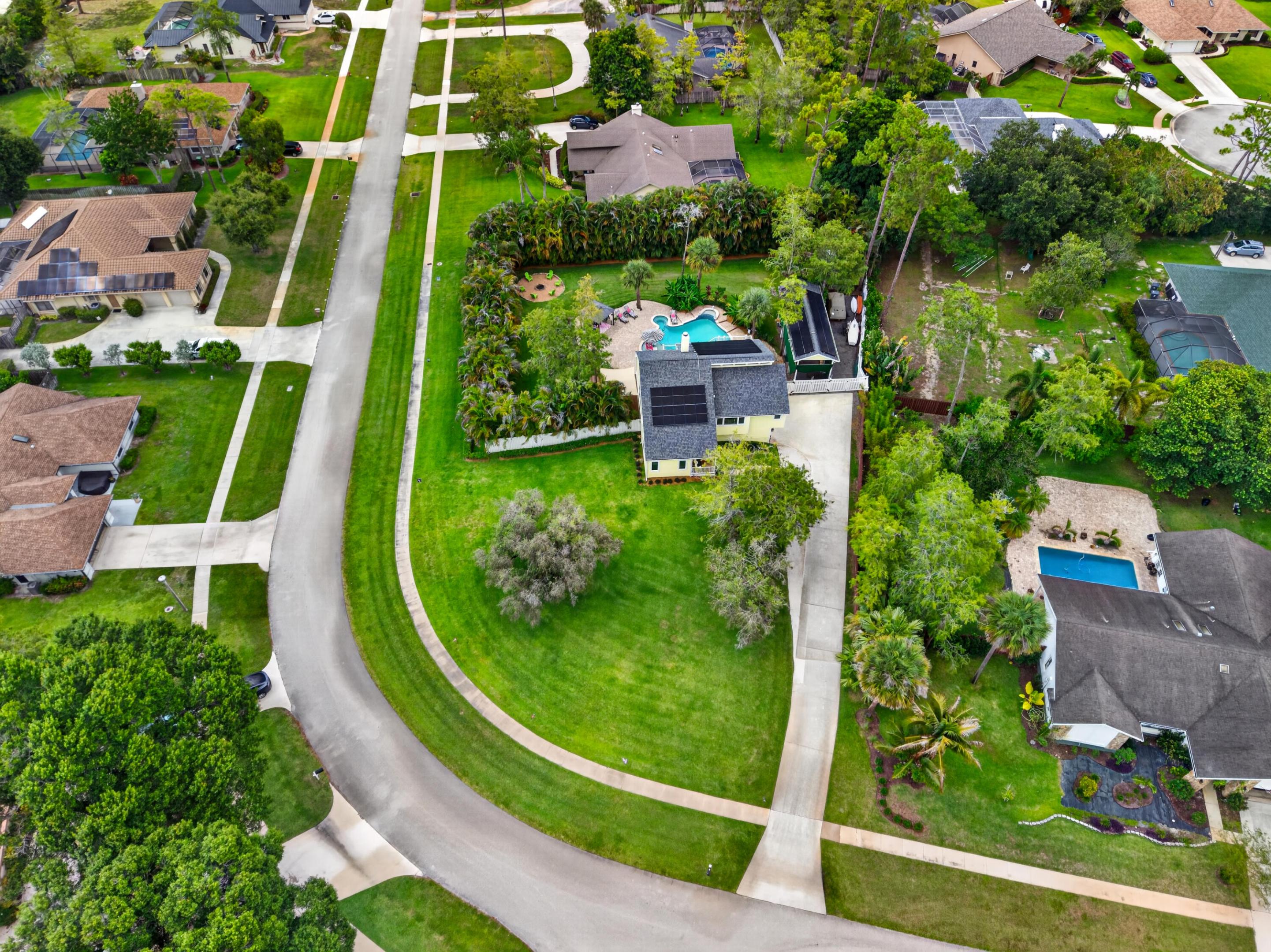 PINEWOOD GROVE OF WELLINGTON - Residential