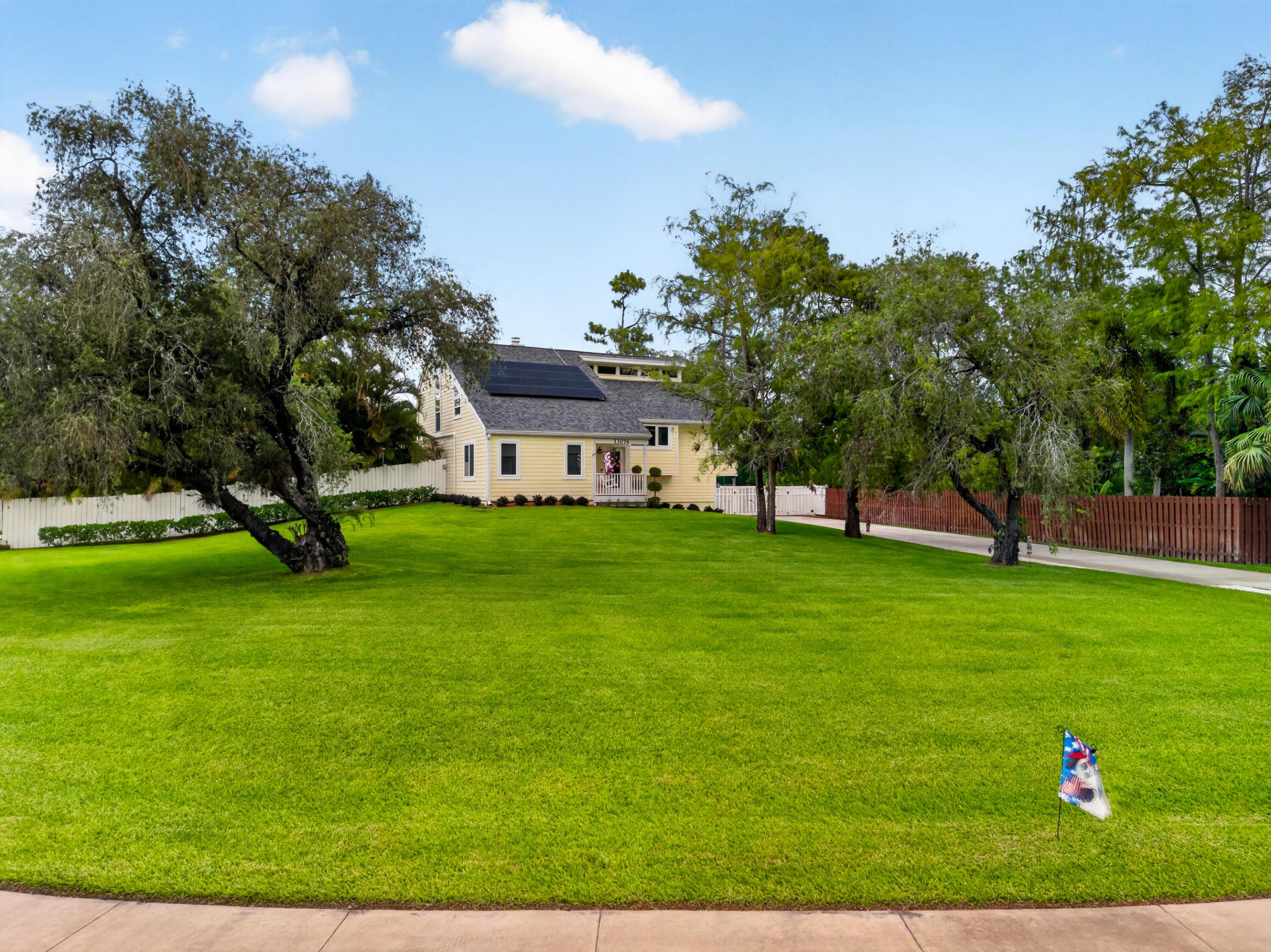 PINEWOOD GROVE OF WELLINGTON - Residential