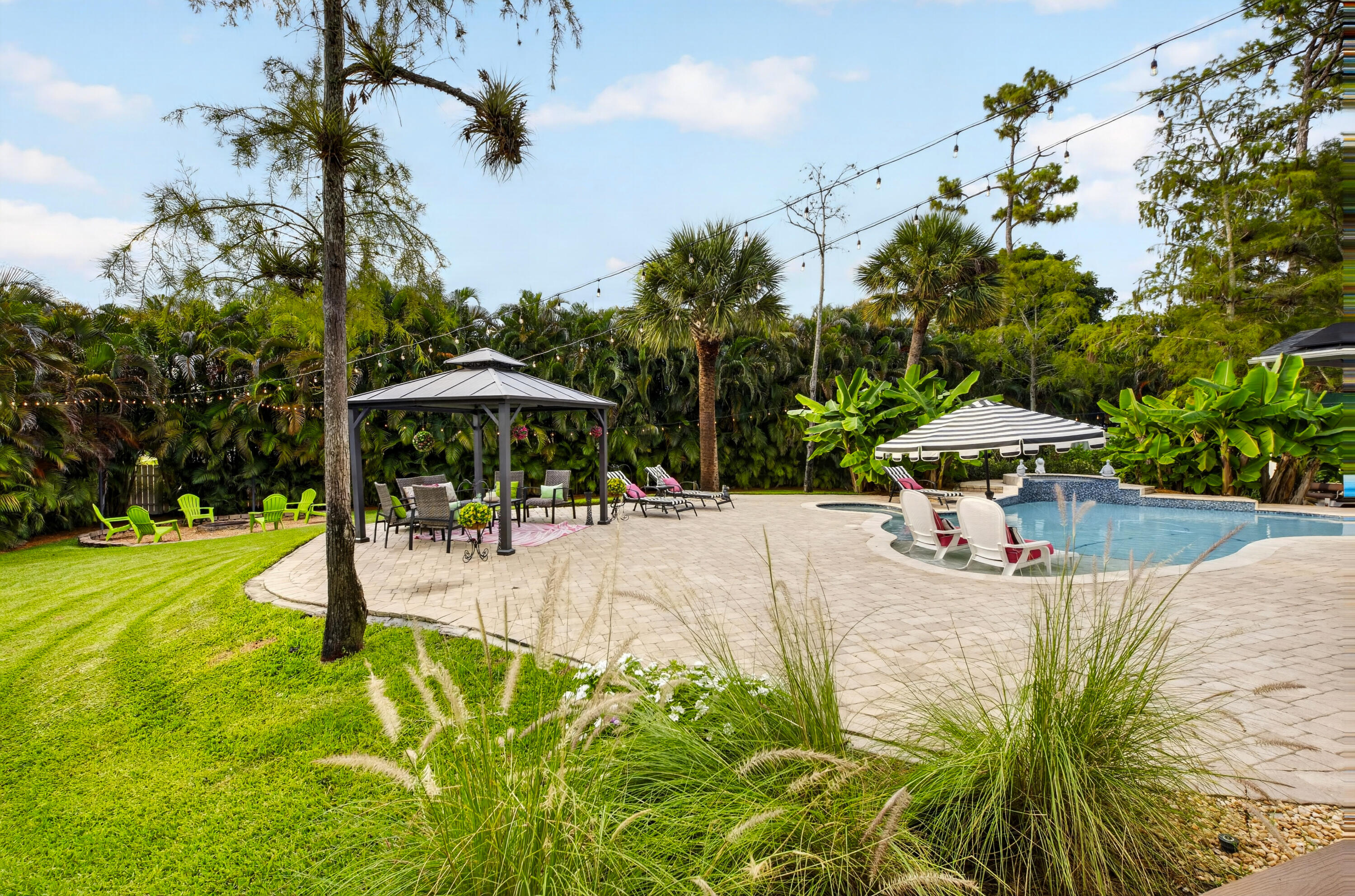 PINEWOOD GROVE OF WELLINGTON - Residential