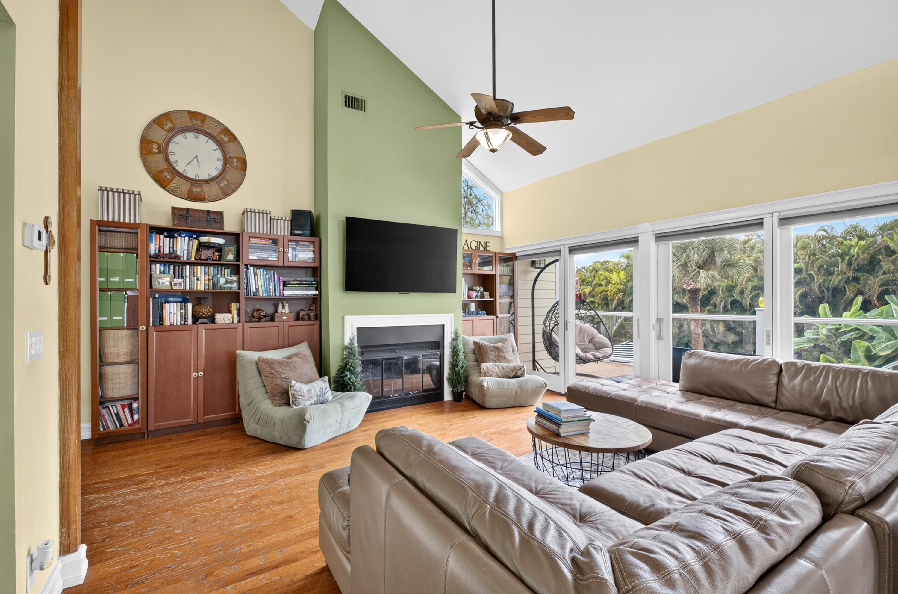 PINEWOOD GROVE OF WELLINGTON - Residential