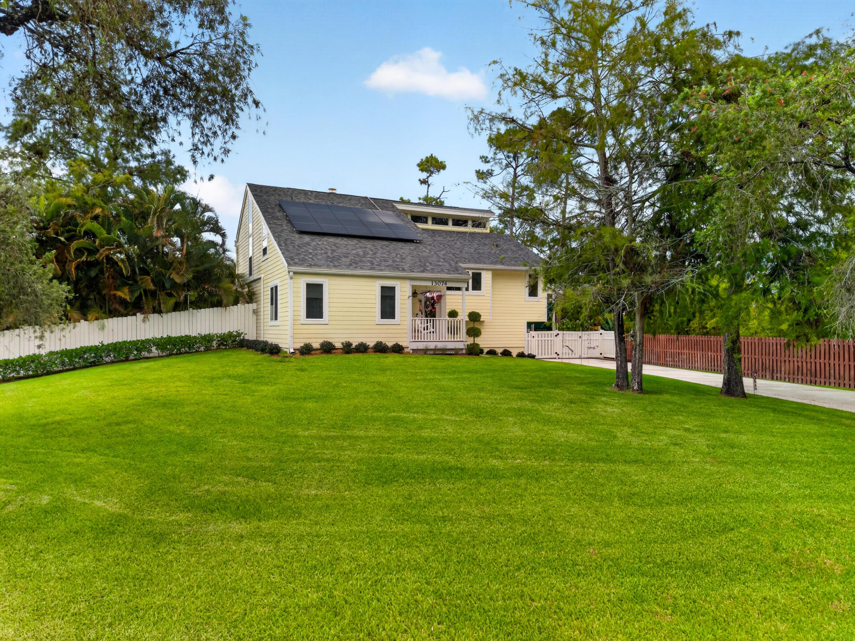 PINEWOOD GROVE OF WELLINGTON - Residential