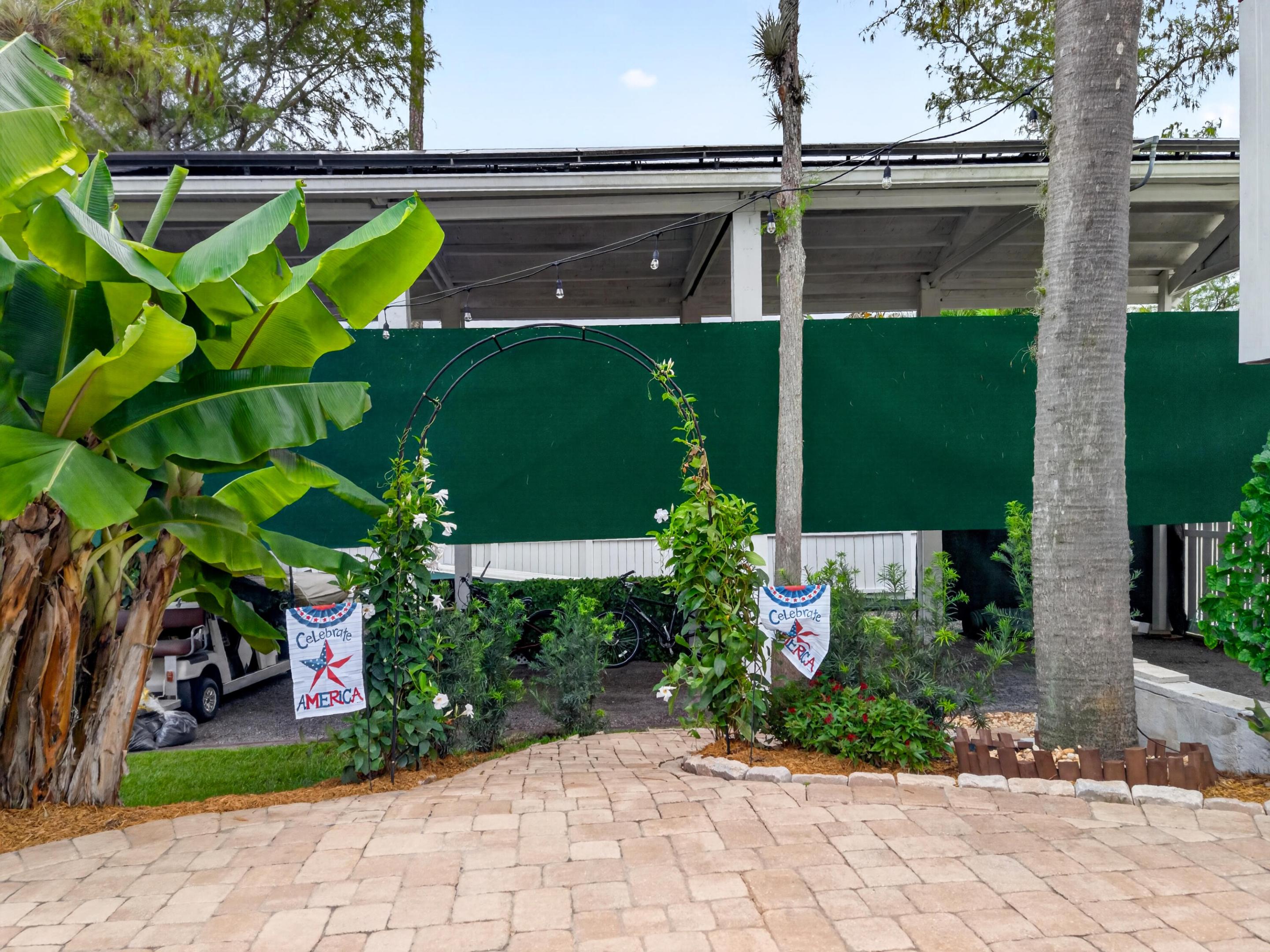 PINEWOOD GROVE OF WELLINGTON - Residential