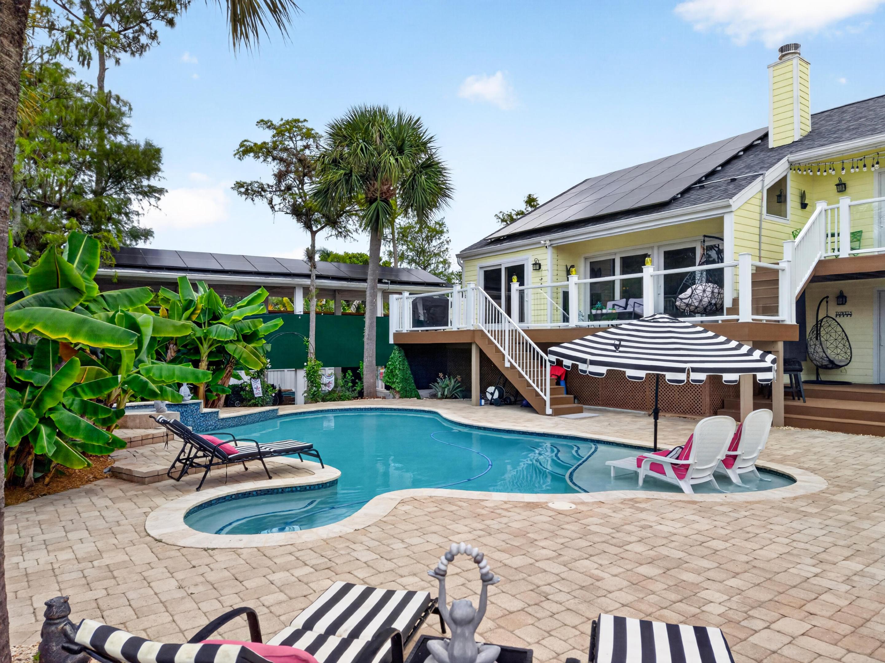 PINEWOOD GROVE OF WELLINGTON - Residential