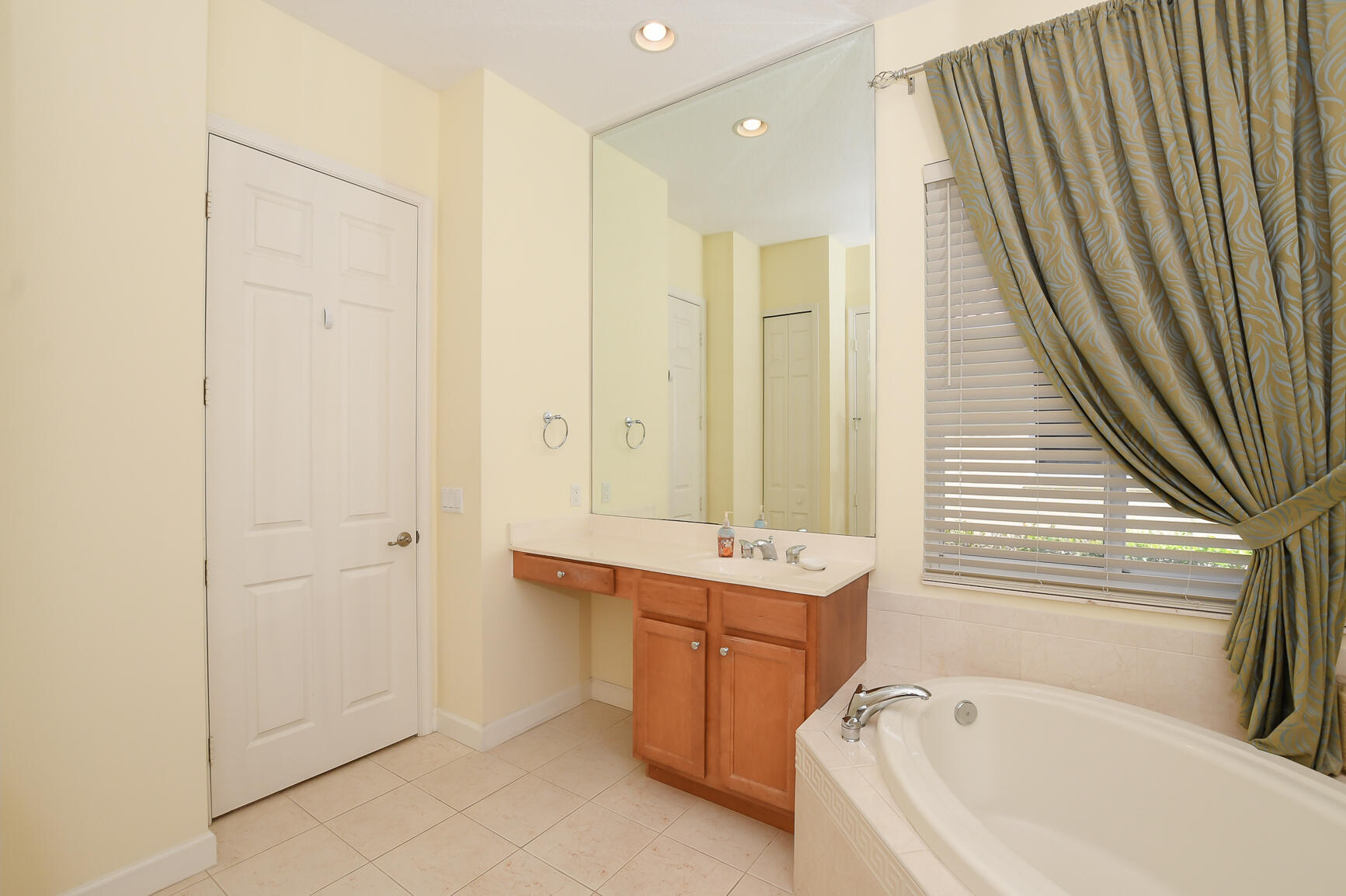 PGA VILLAGE (The Lakes) - Residential
