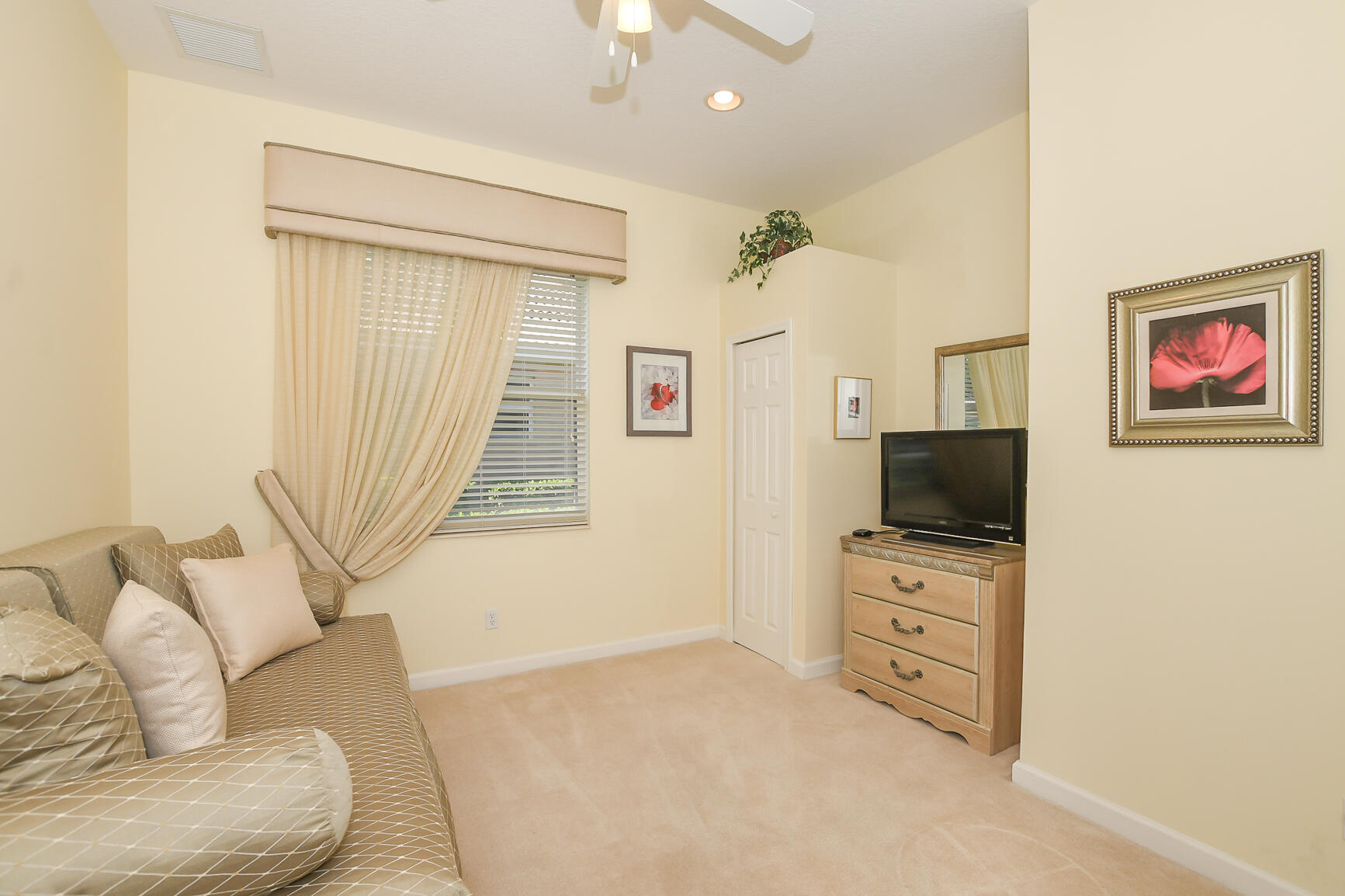 PGA VILLAGE (The Lakes) - Residential