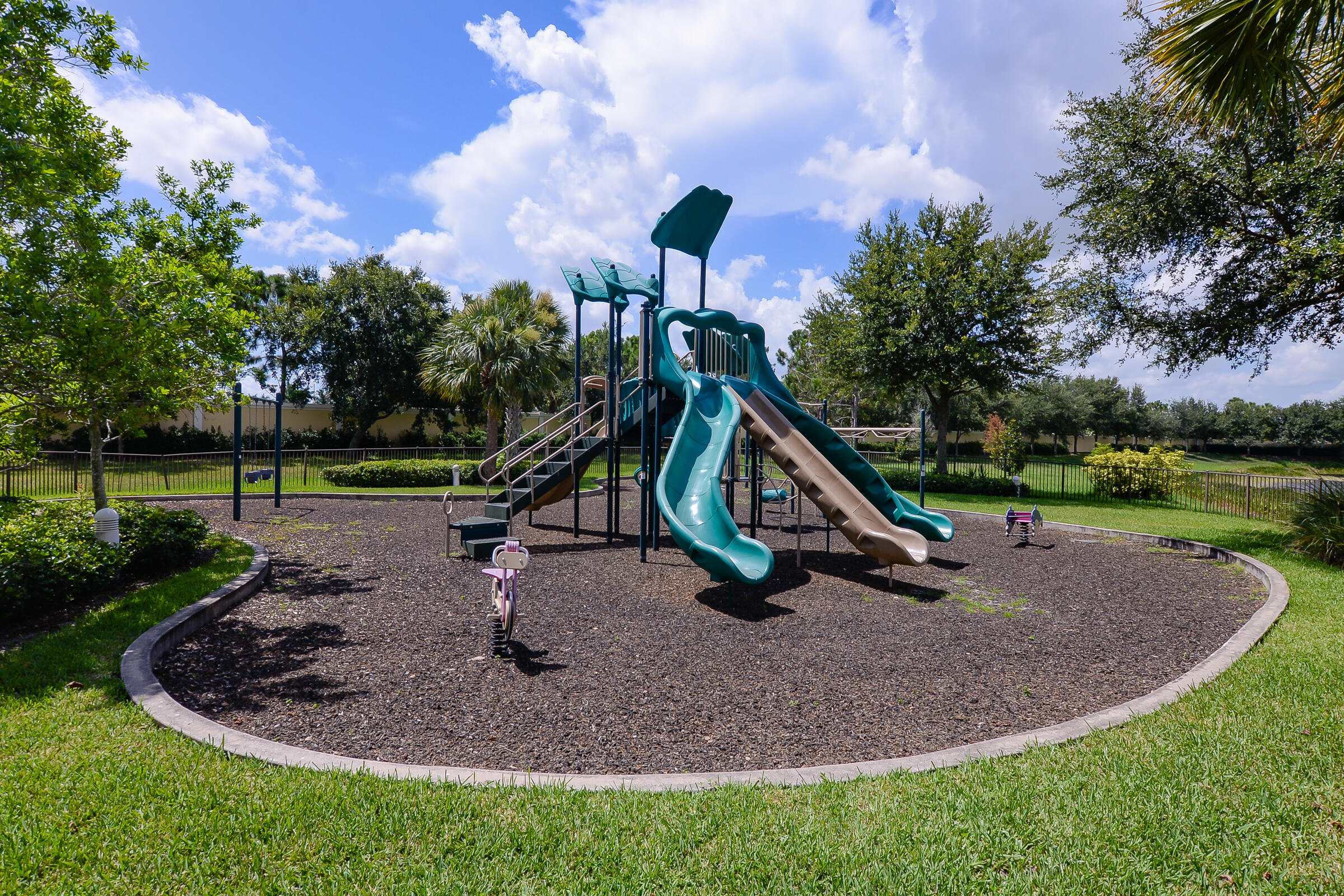 PGA VILLAGE (The Lakes) - Residential