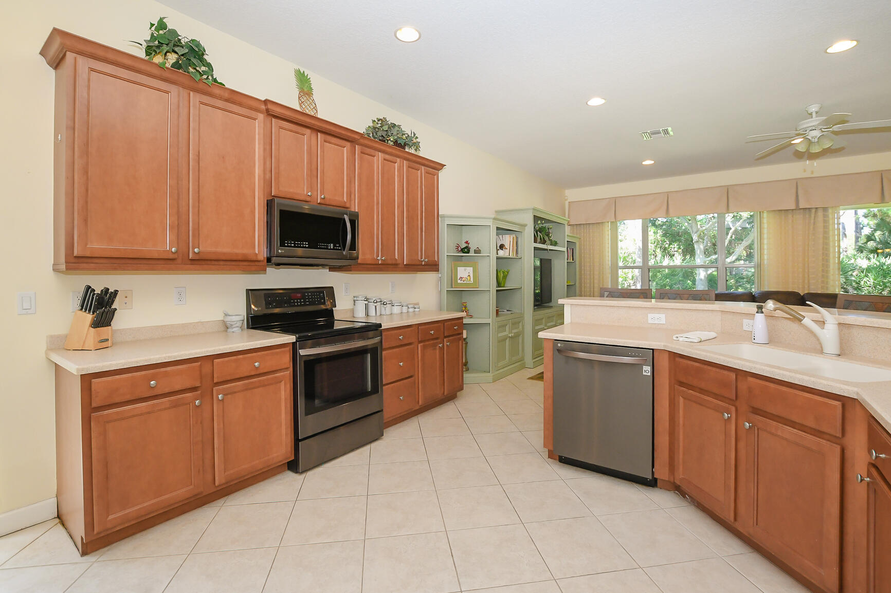 PGA VILLAGE (The Lakes) - Residential