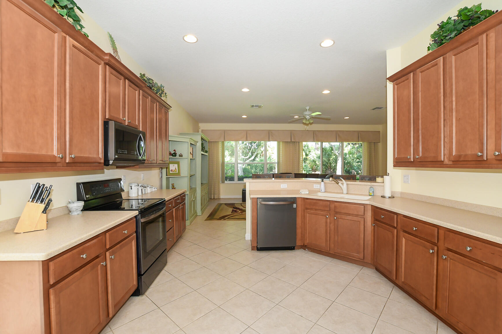PGA VILLAGE (The Lakes) - Residential