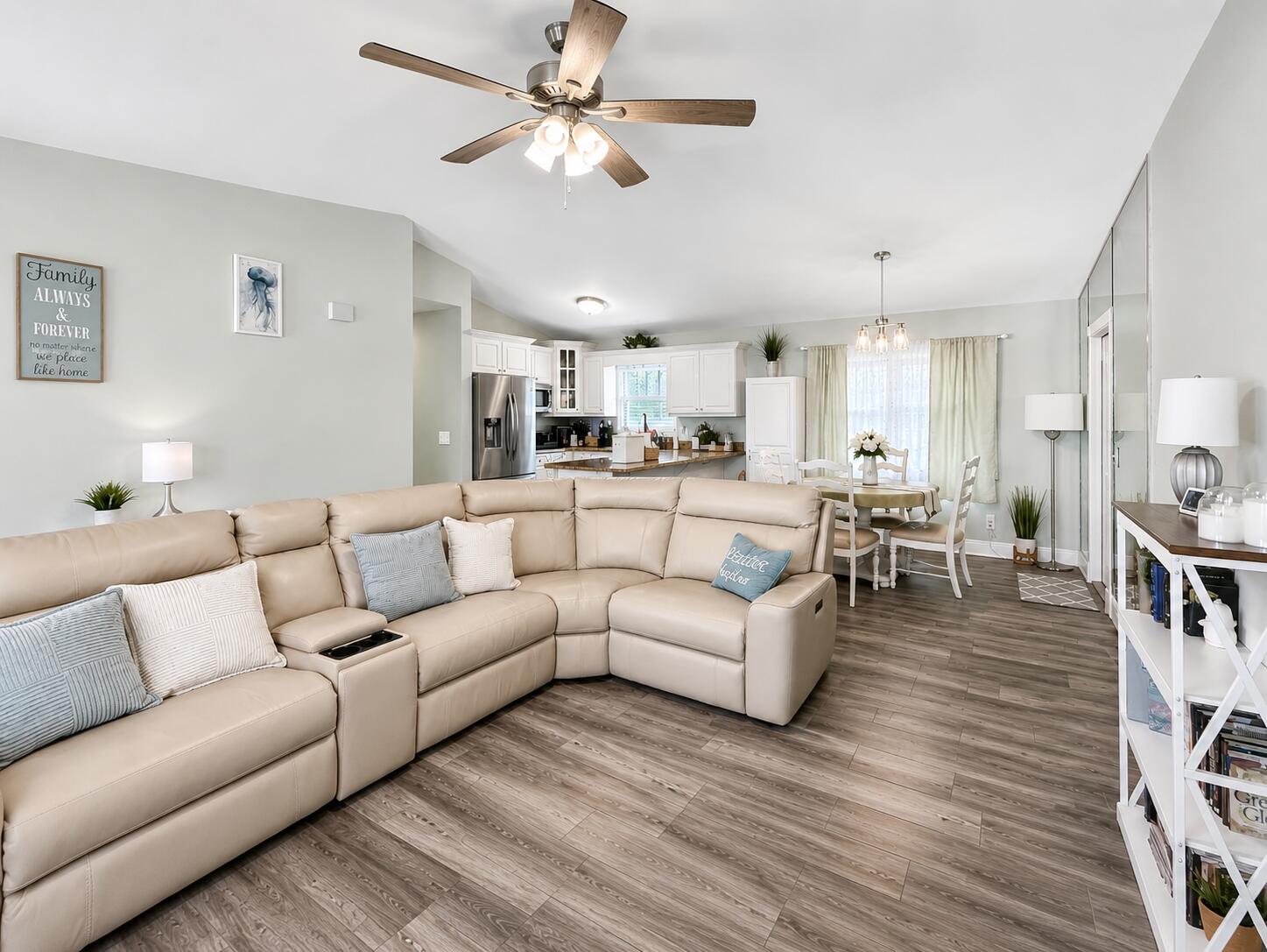 CORAL GARDENS - Residential