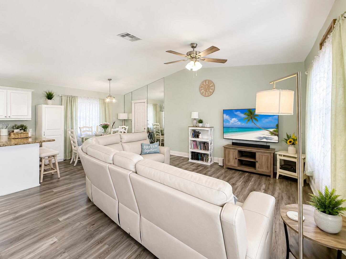 CORAL GARDENS - Residential