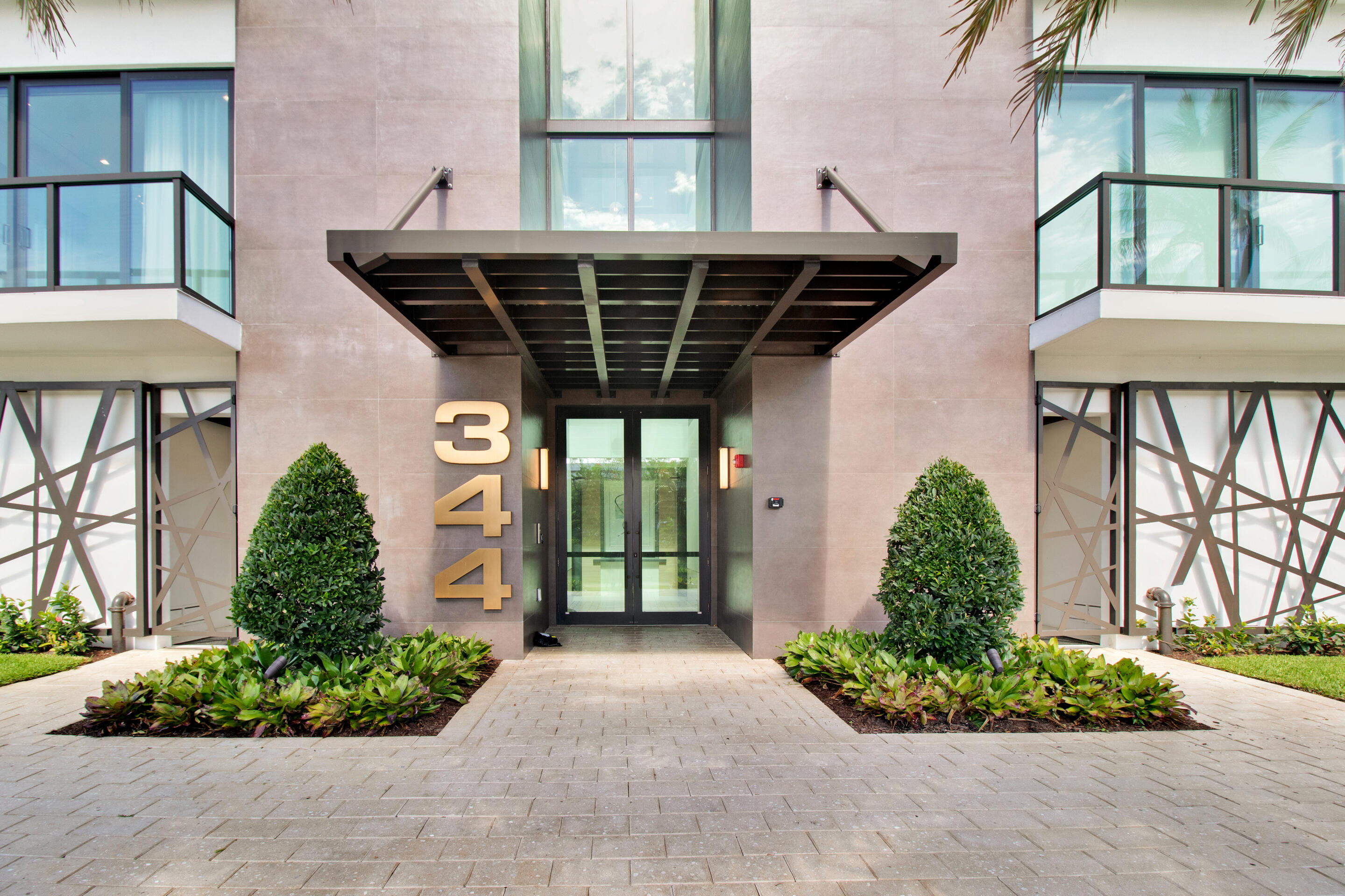 COVE 4 CONDO - Residential