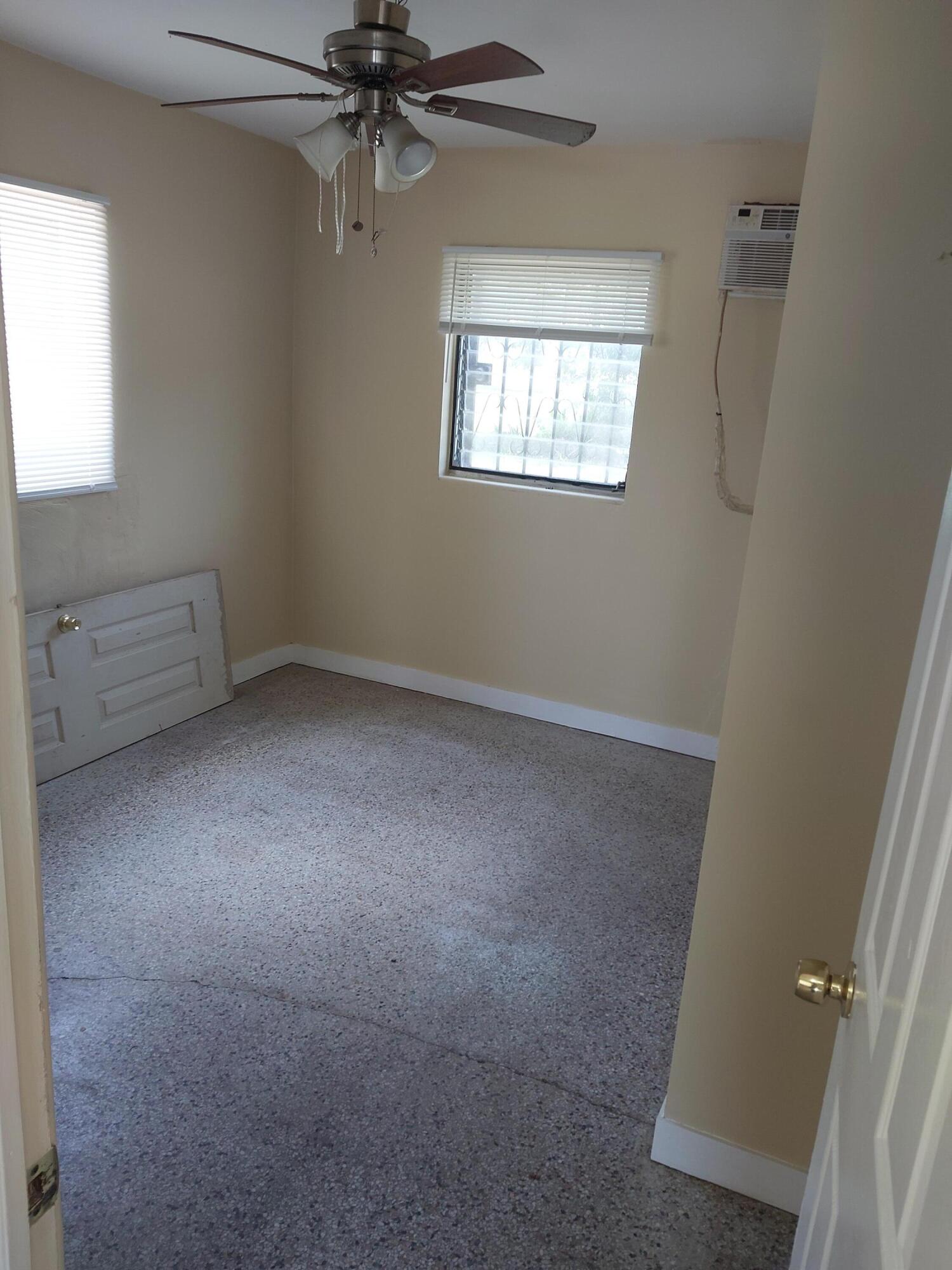 PARADISE PARK - Residential Lease