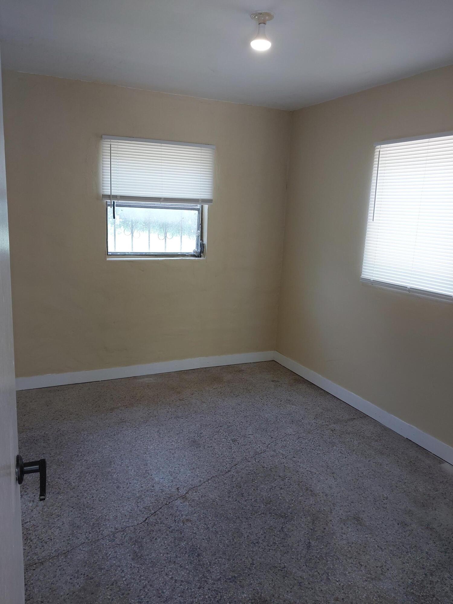 PARADISE PARK - Residential Lease