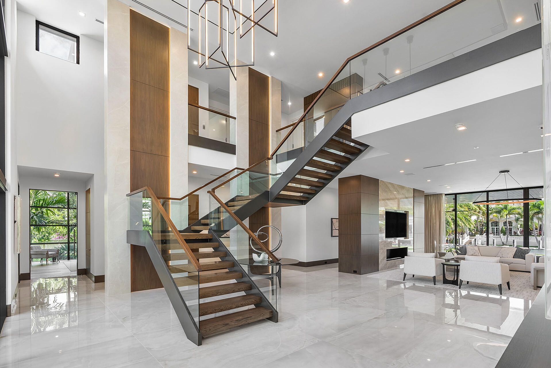 ROYAL PALM YACHT & COUNTRY CLUB - Residential