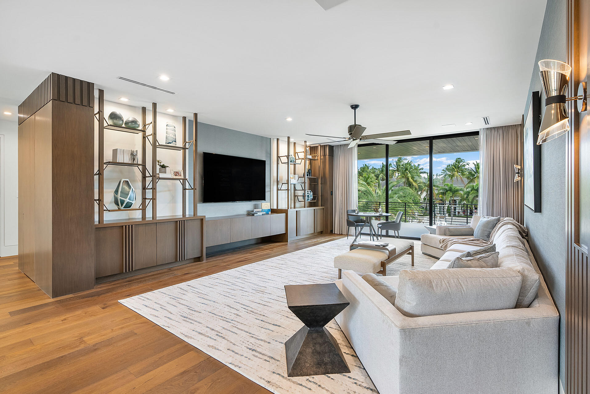 ROYAL PALM YACHT & COUNTRY CLUB - Residential