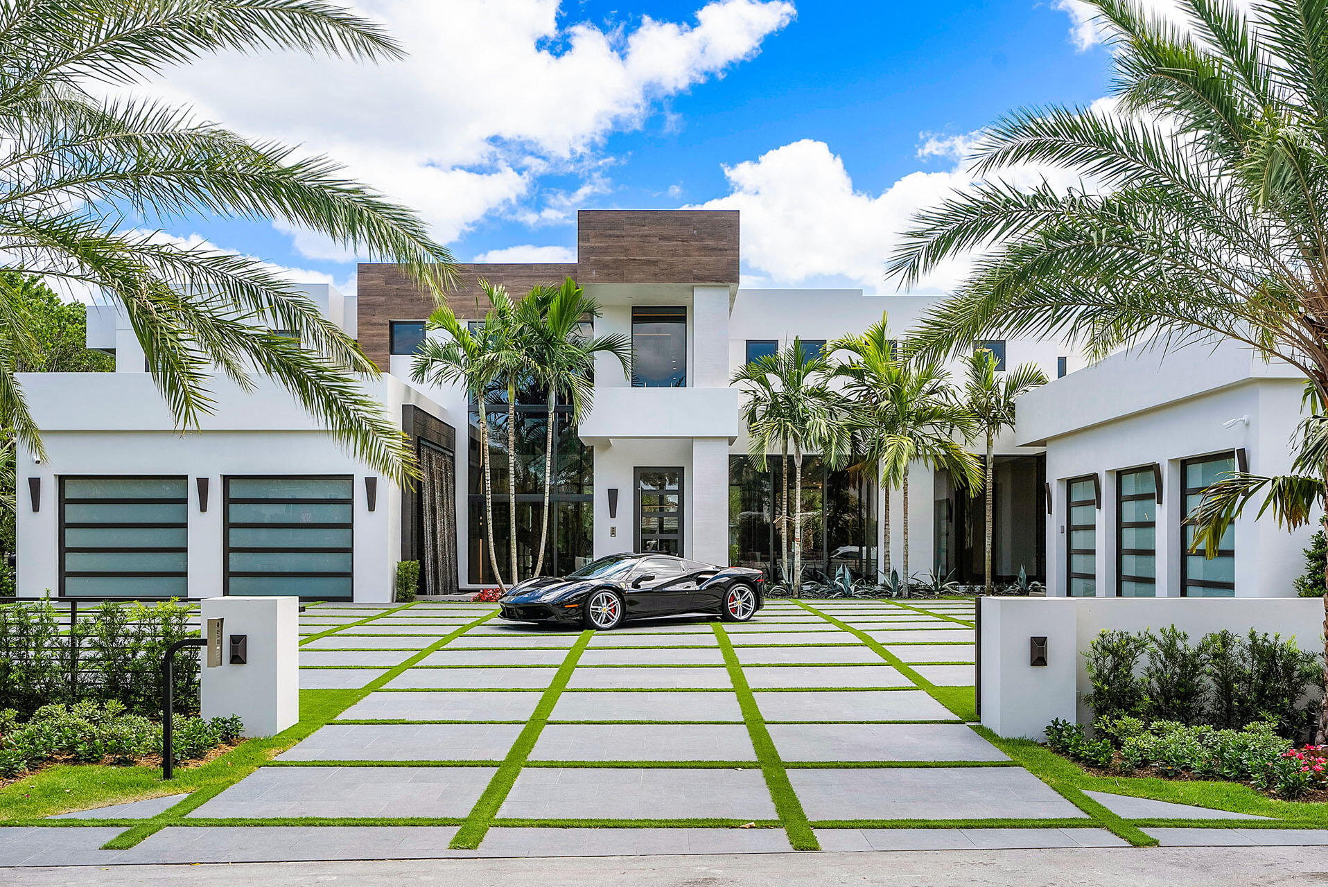 ROYAL PALM YACHT & COUNTRY CLUB - Residential