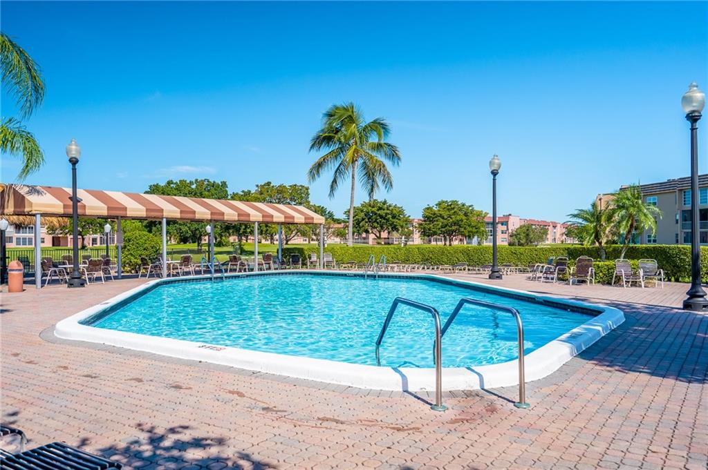 SUNRISE LAKES - Residential